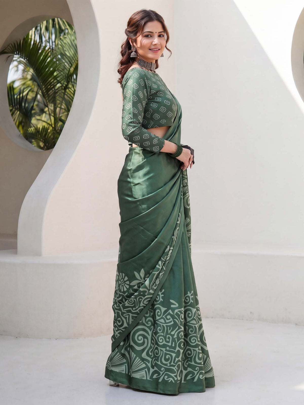 Green Crepe saree – detail view 2