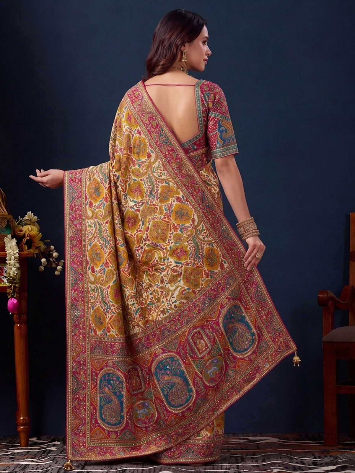 Cream Silk Blend saree – detail view 1