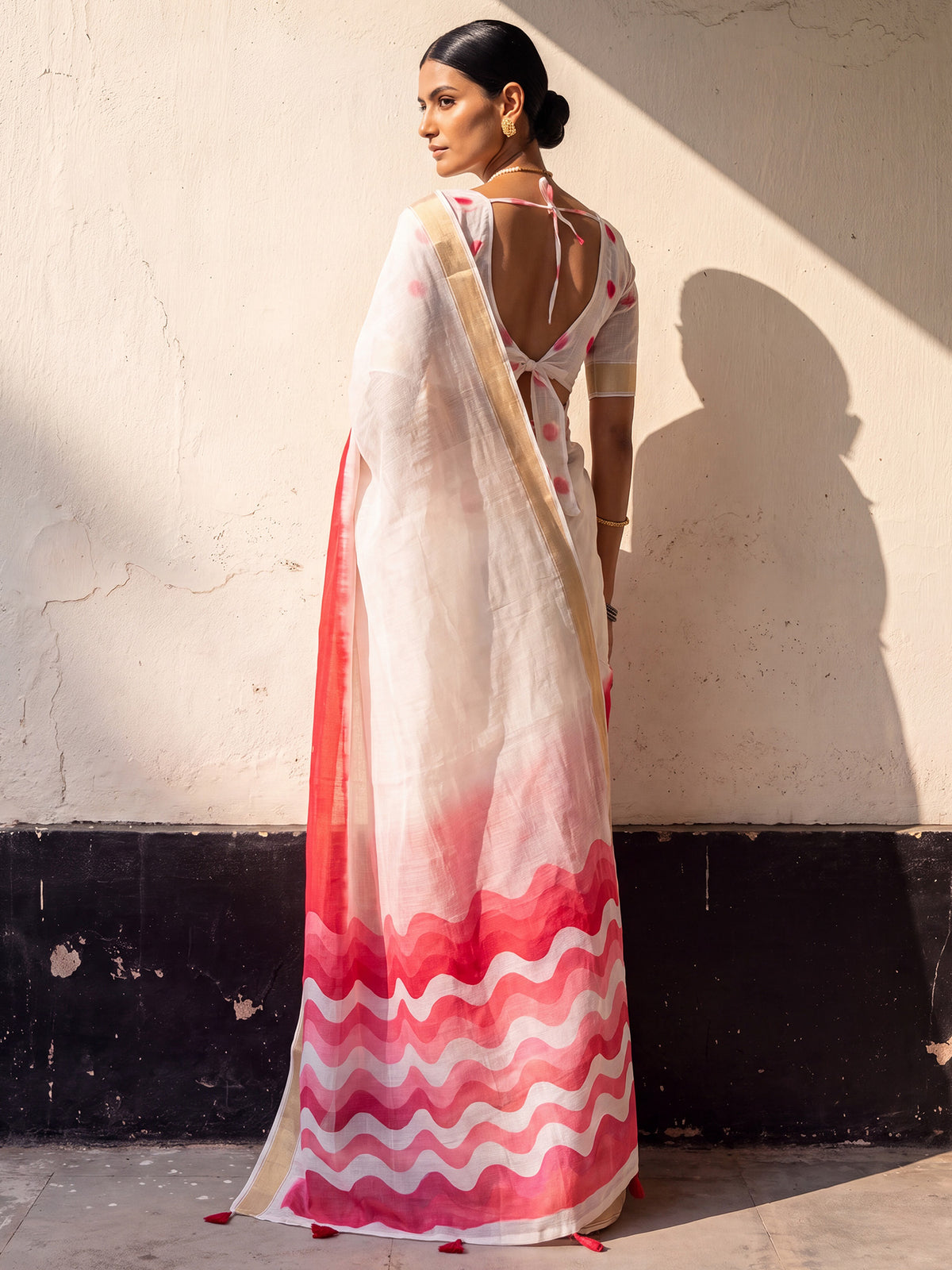 Red Linen saree – detail view 1