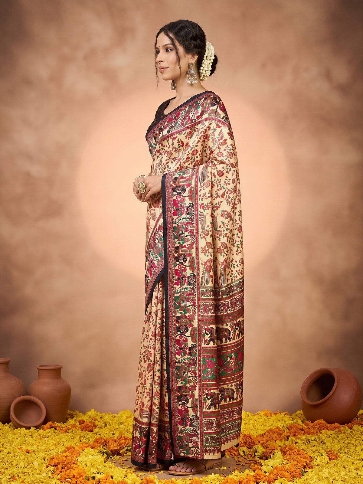 Beige Silk Blend saree – detail view 2
