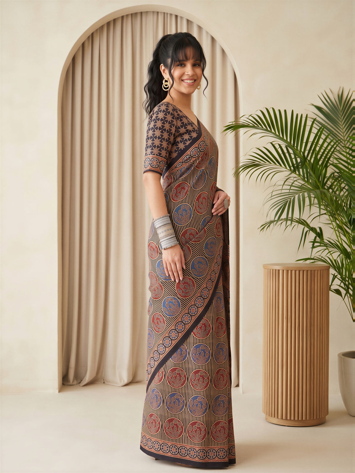 Black Silk Blend saree – detail view 2