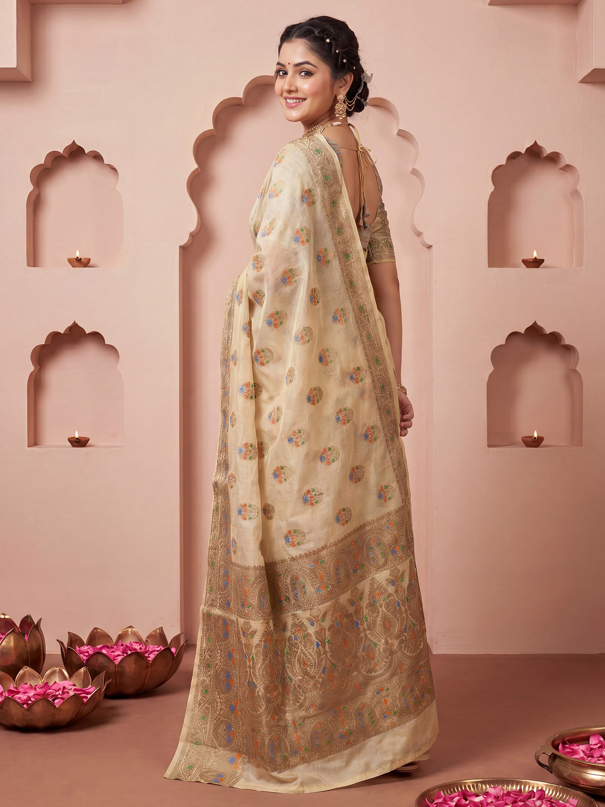 Cream Silk Blend saree – detail view 1
