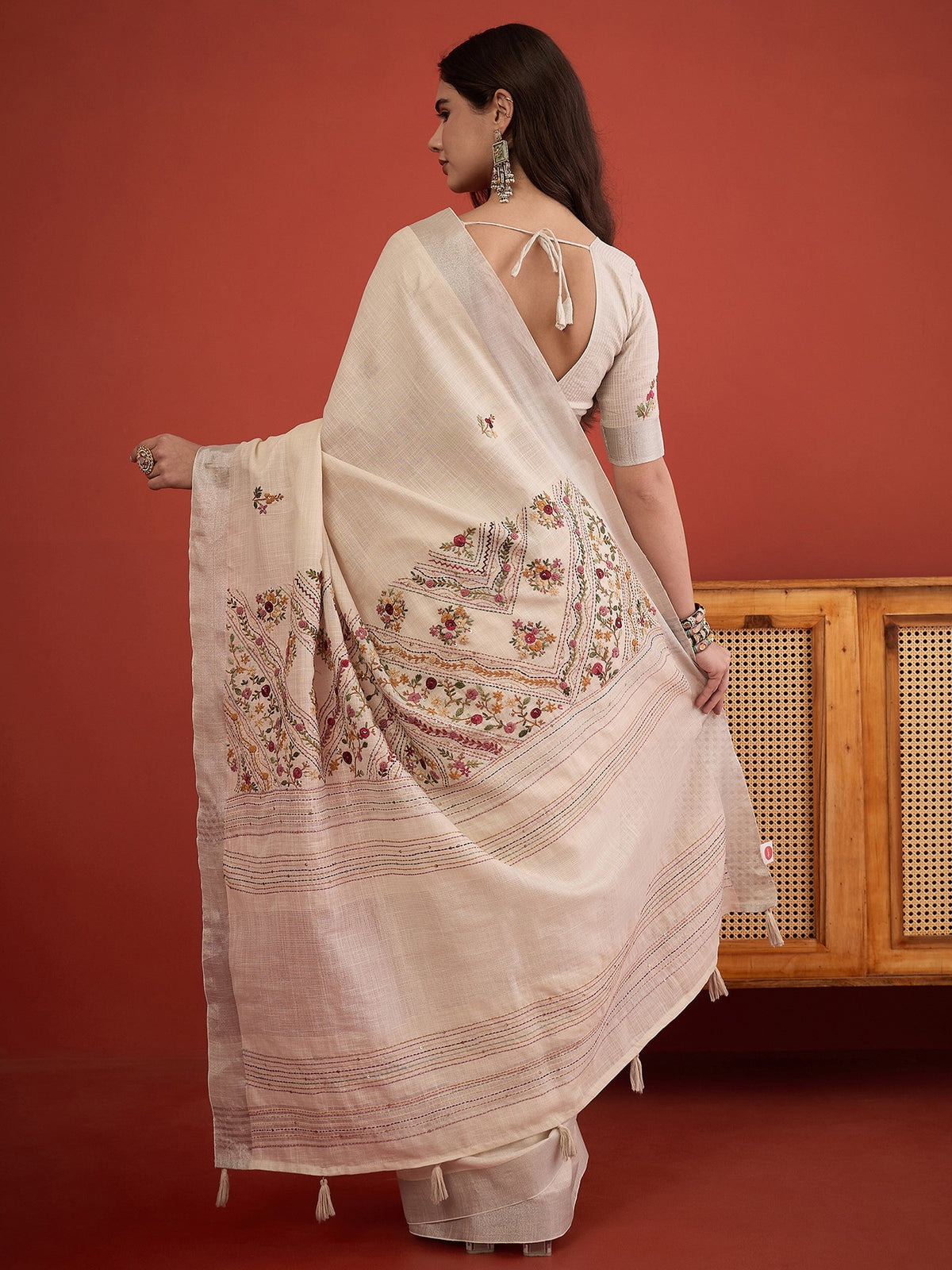 Off White linen blend saree view 2