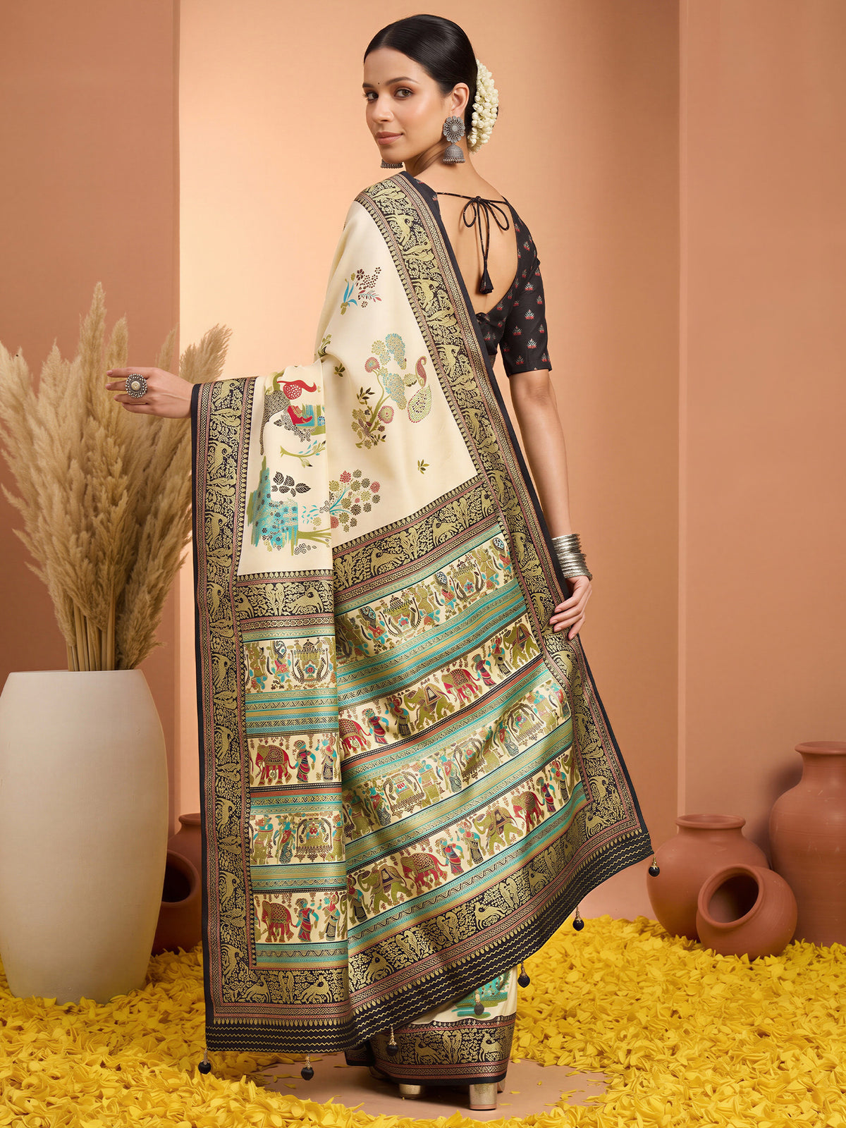 Cream Silk Blend saree – detail view 1