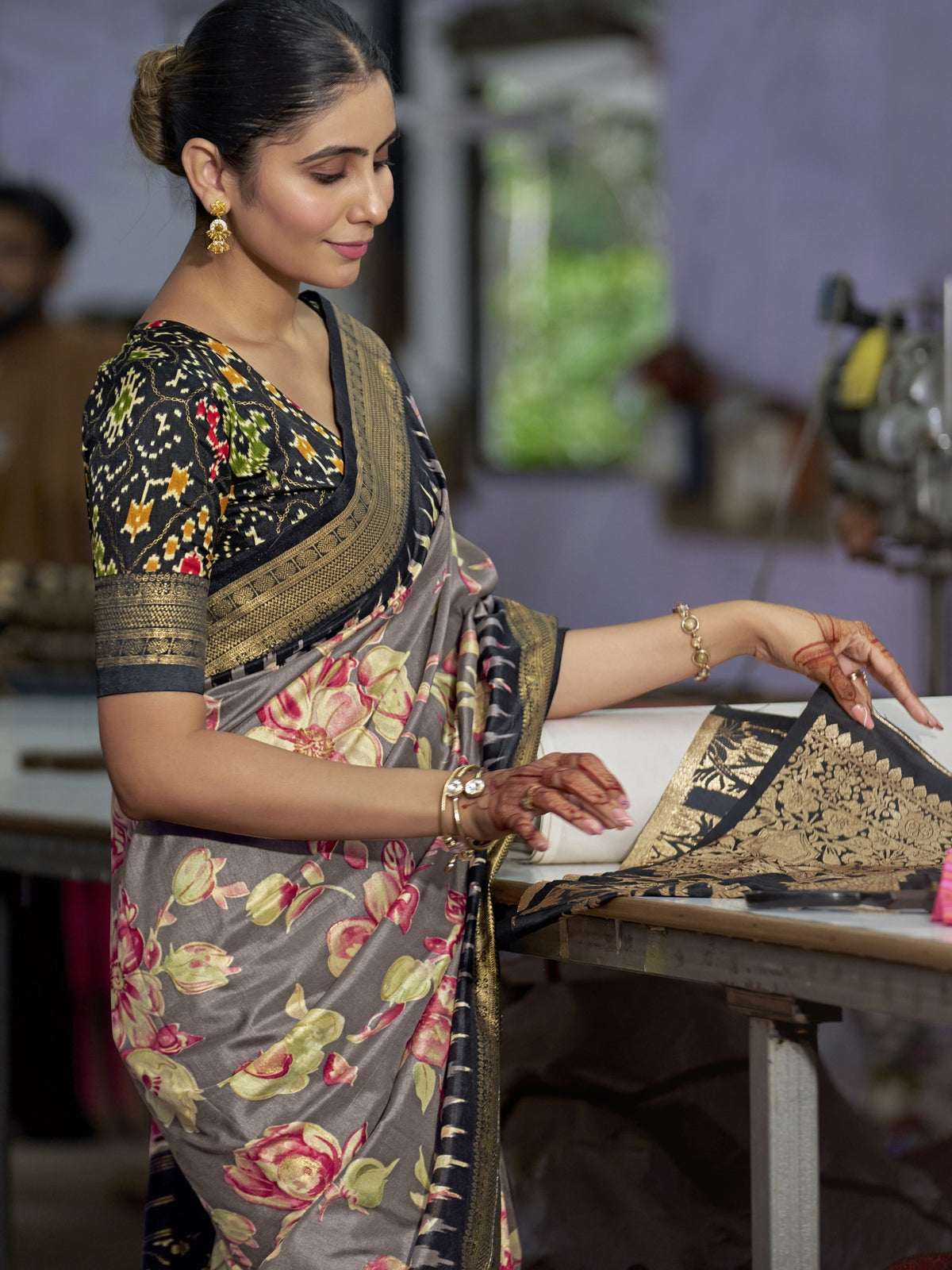 Grey Tussar Silk saree – detail view 3