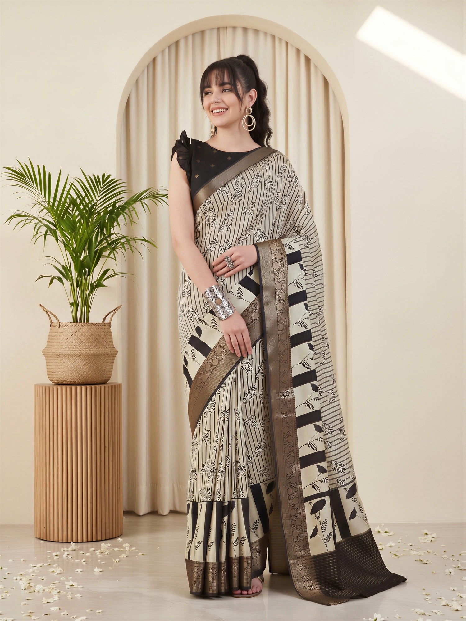 Off White Viscose Silk saree – detail view 3