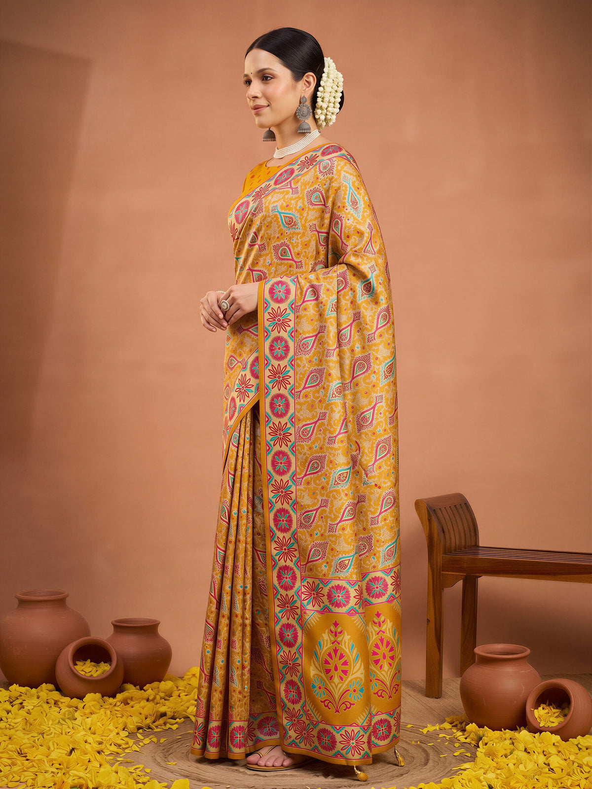 Assorted Silk Blend saree – detail view 2