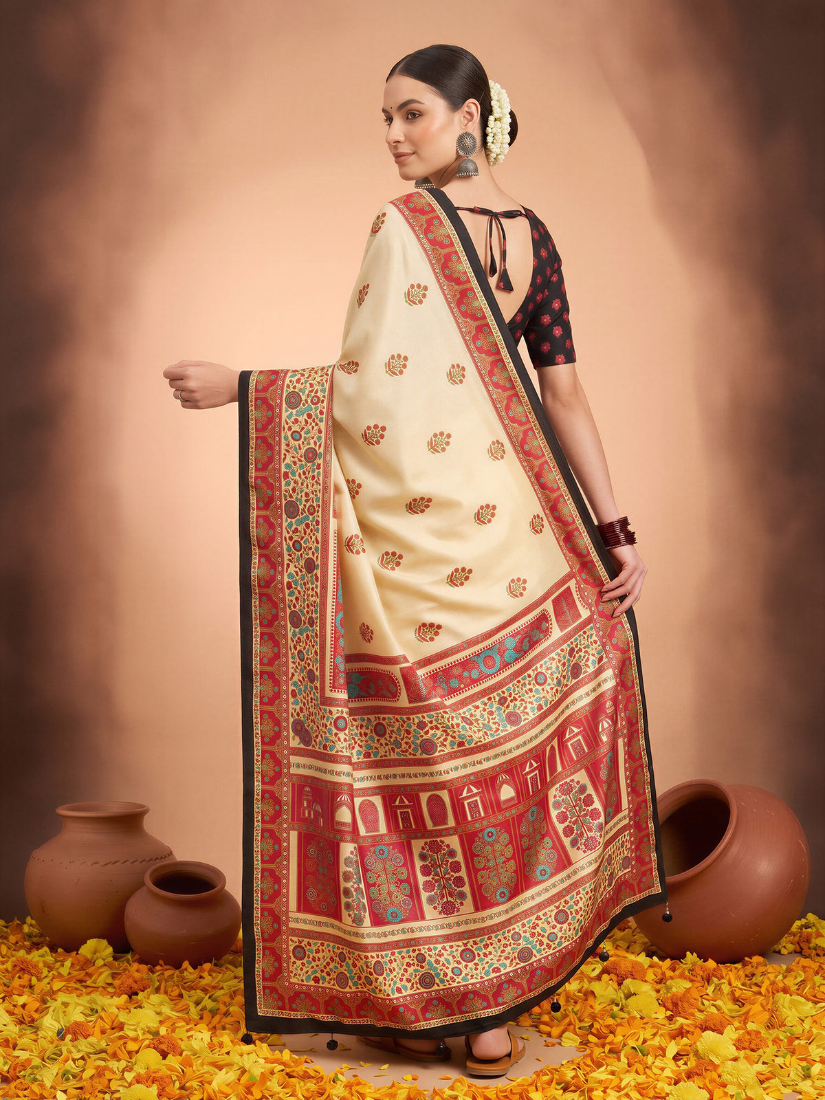 Cream Silk Blend saree – detail view 1