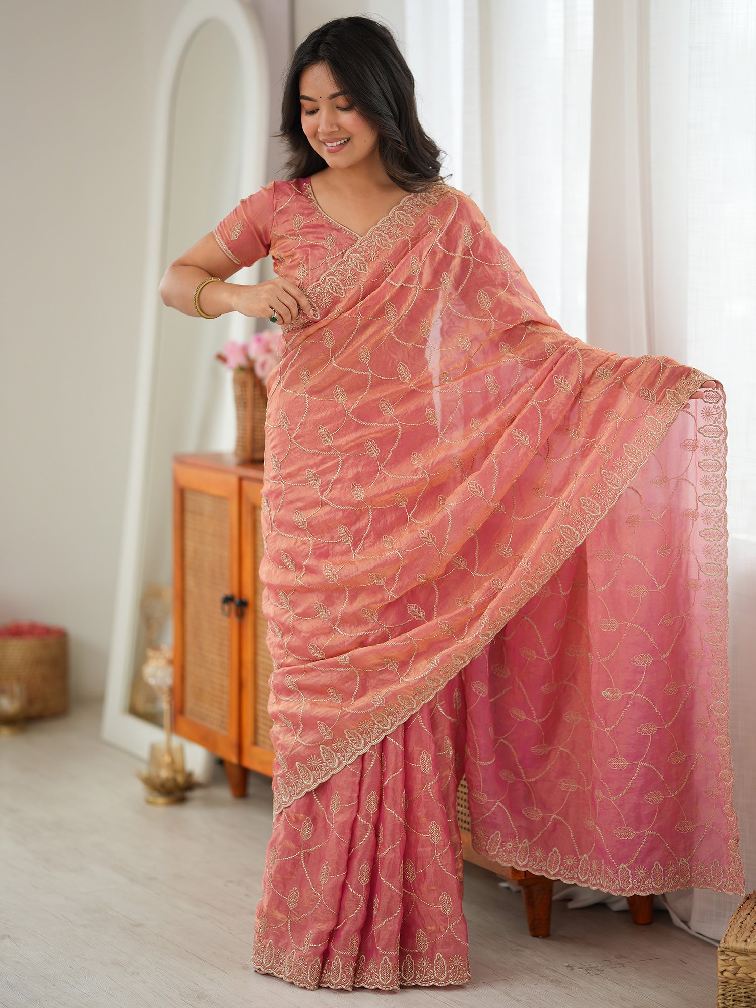 Peach Tissue saree – detail view 2