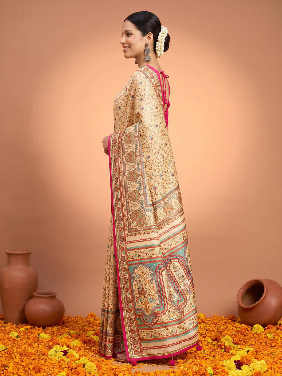 Cream Silk Blend saree – detail view 2
