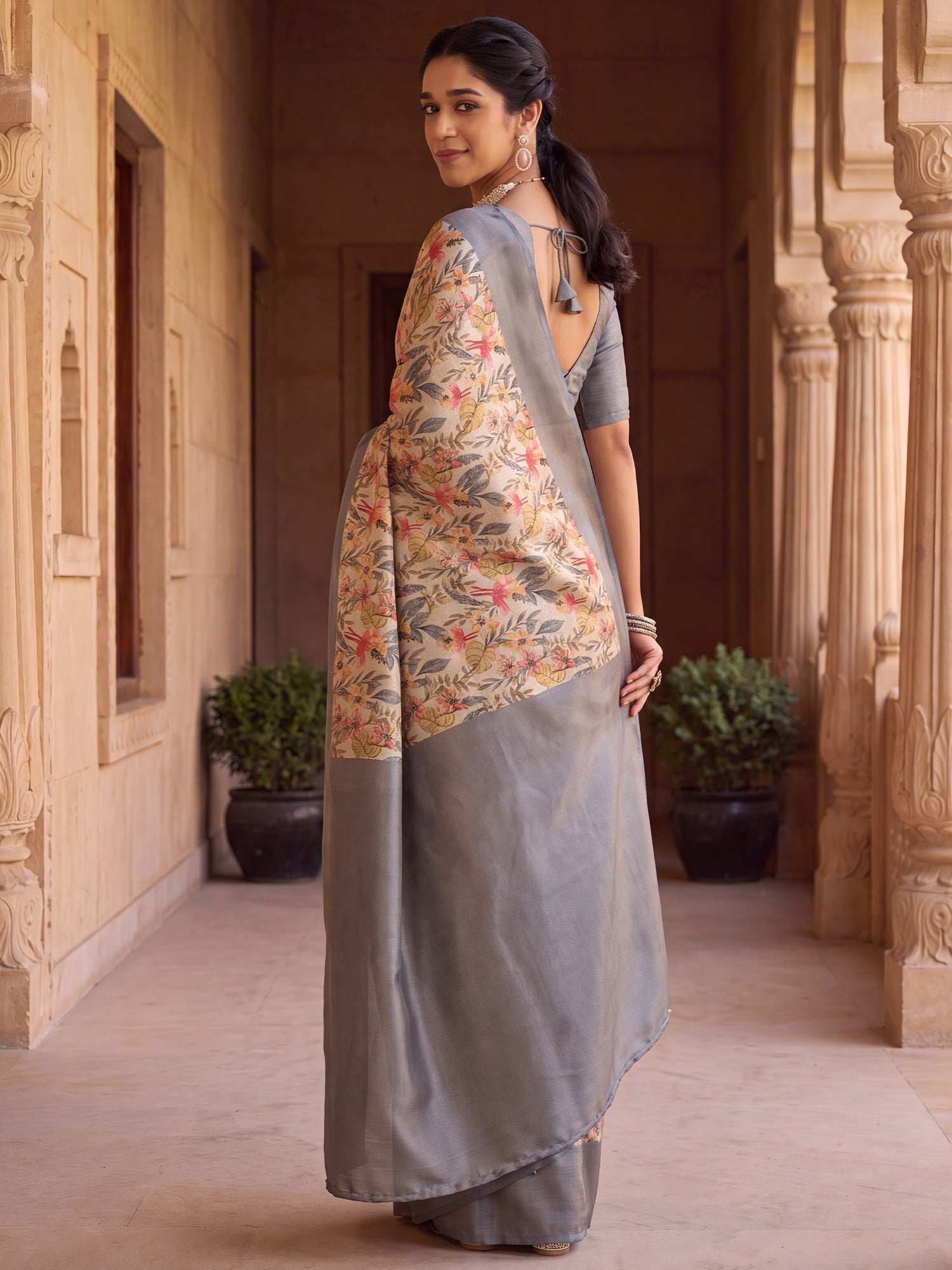 Grey Silk Blend saree – detail view 1
