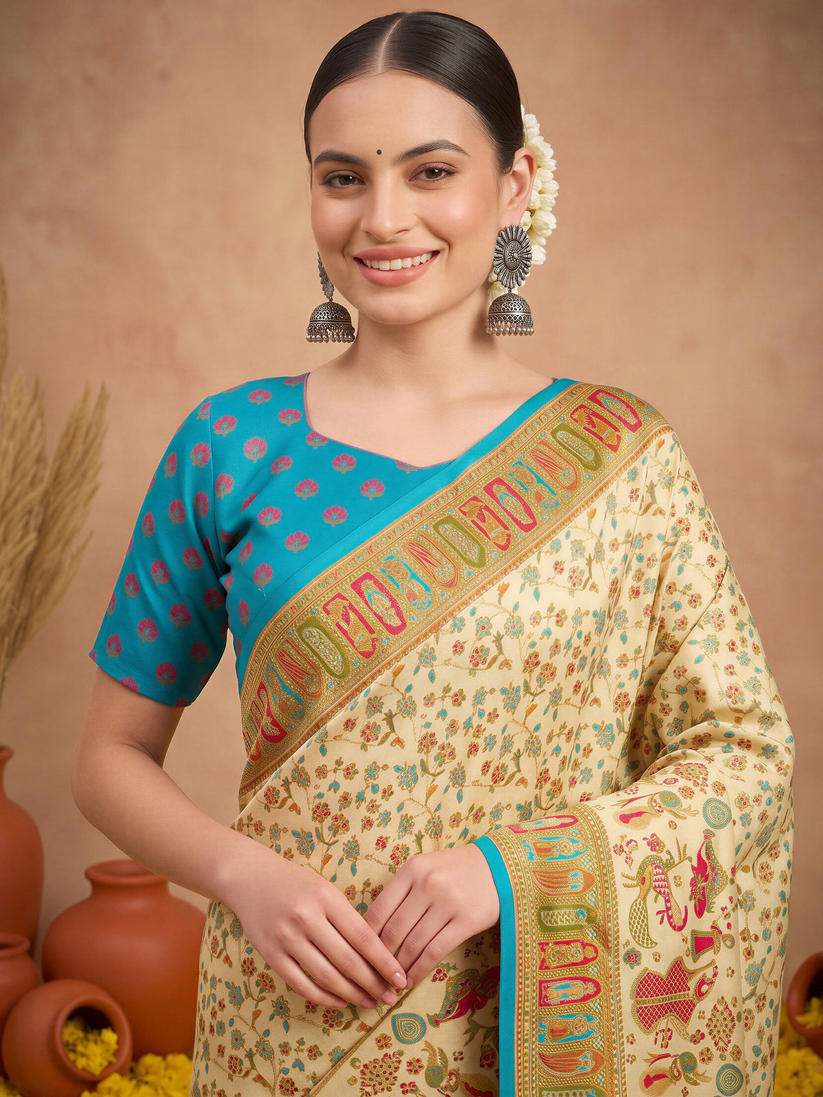 Cream Silk Blend saree – detail view 4