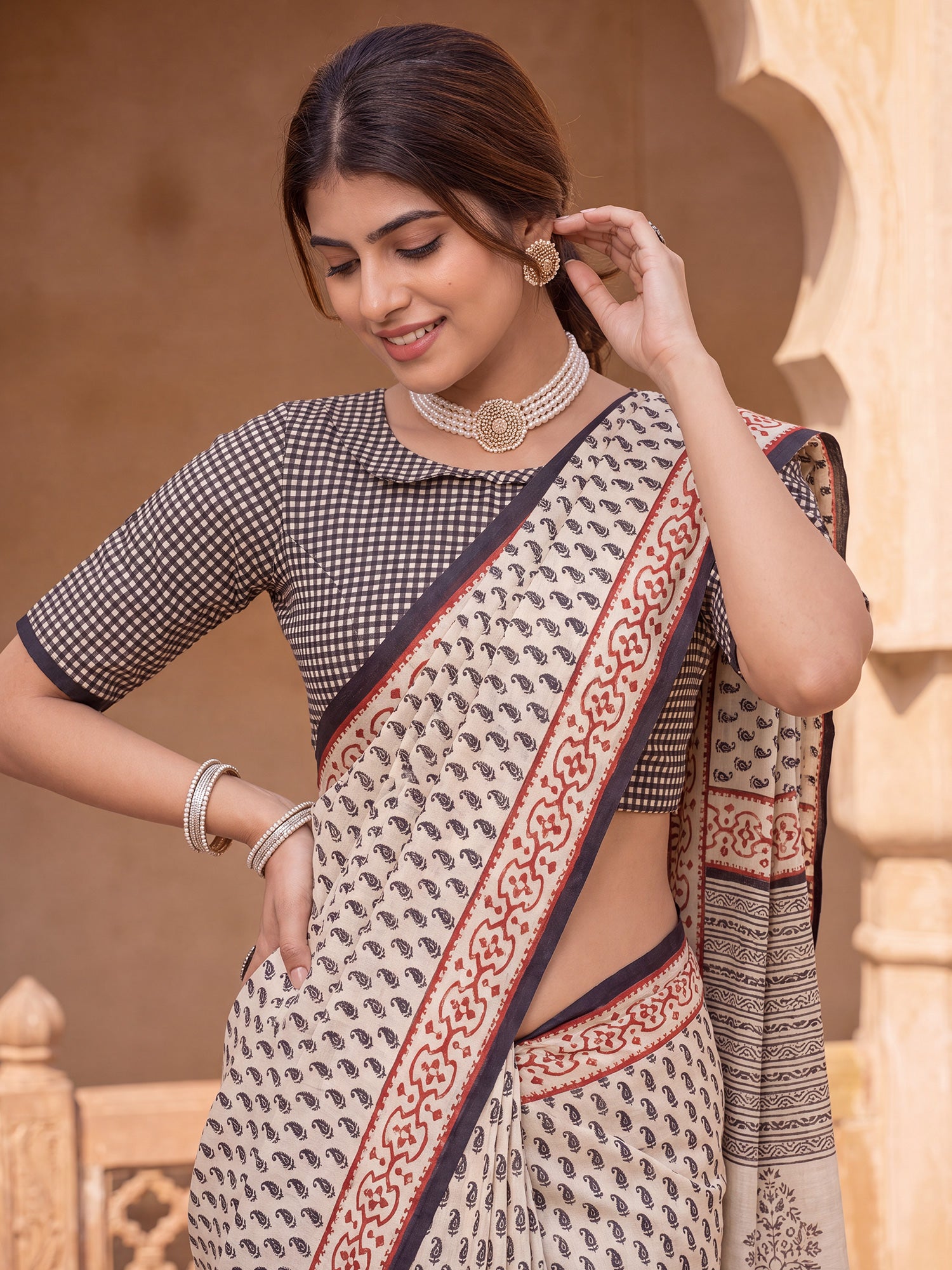 Off White Bhagalpuri Silk saree – detail view 4