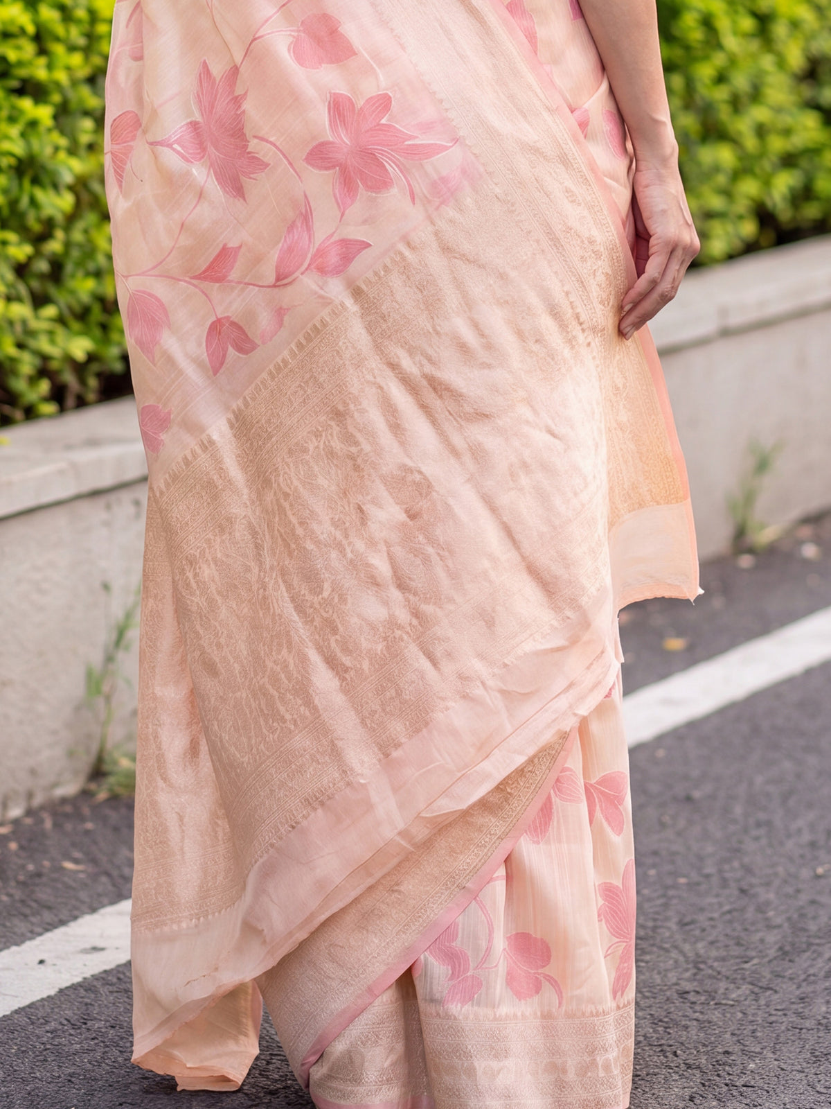 Cream Linen saree – detail view 5