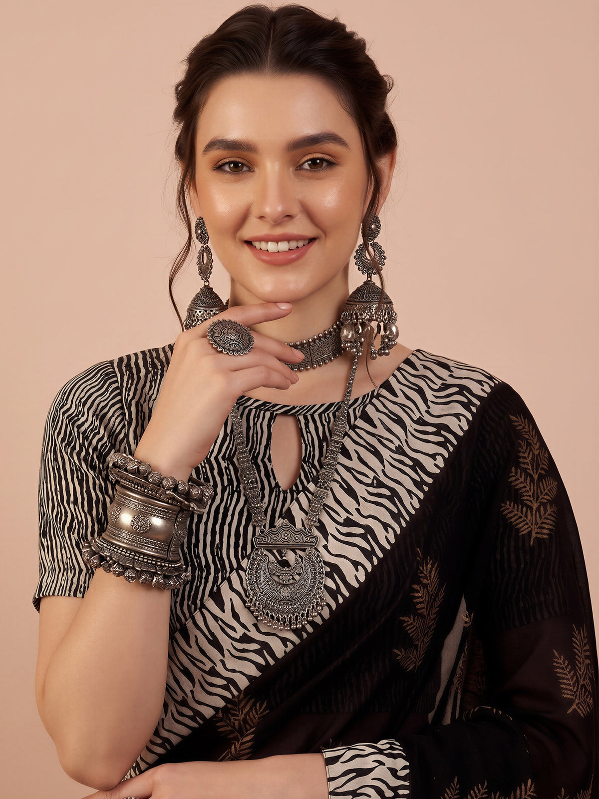 Black Bhagalpuri Silk saree – detail view 4