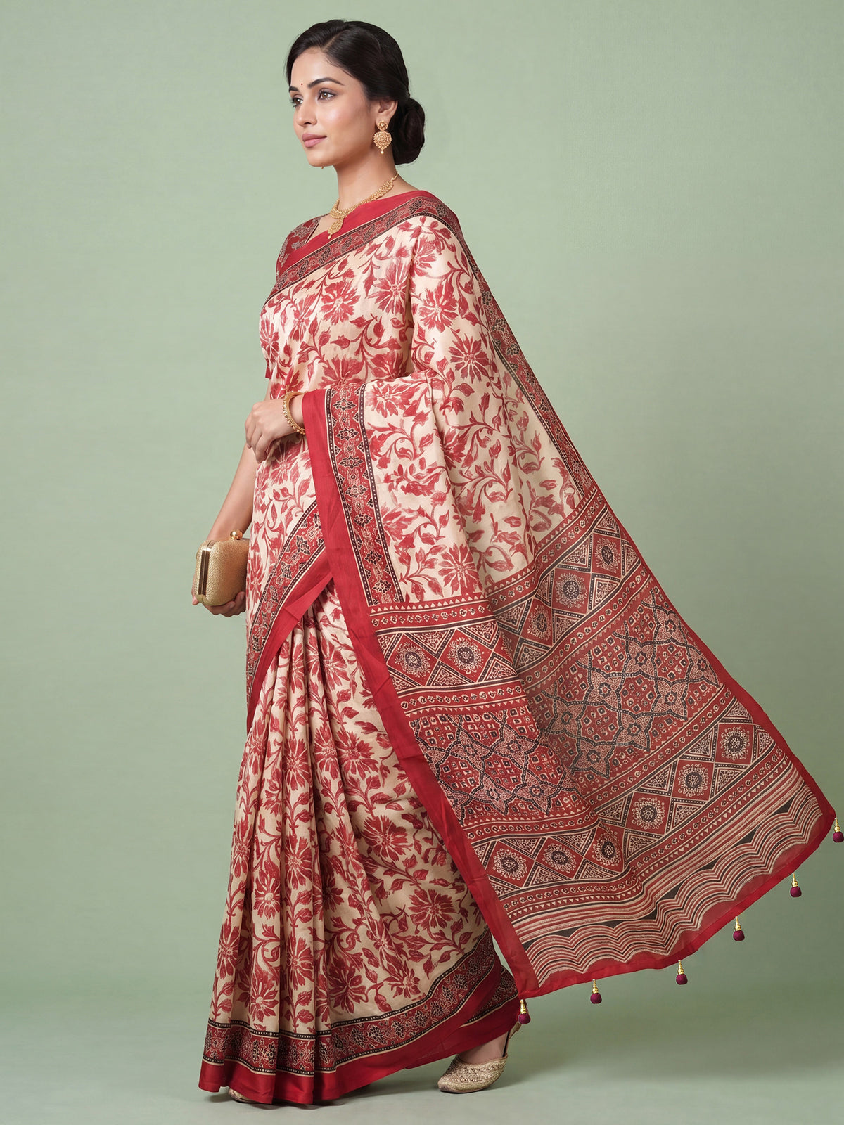 Cream Satin saree – detail view 2