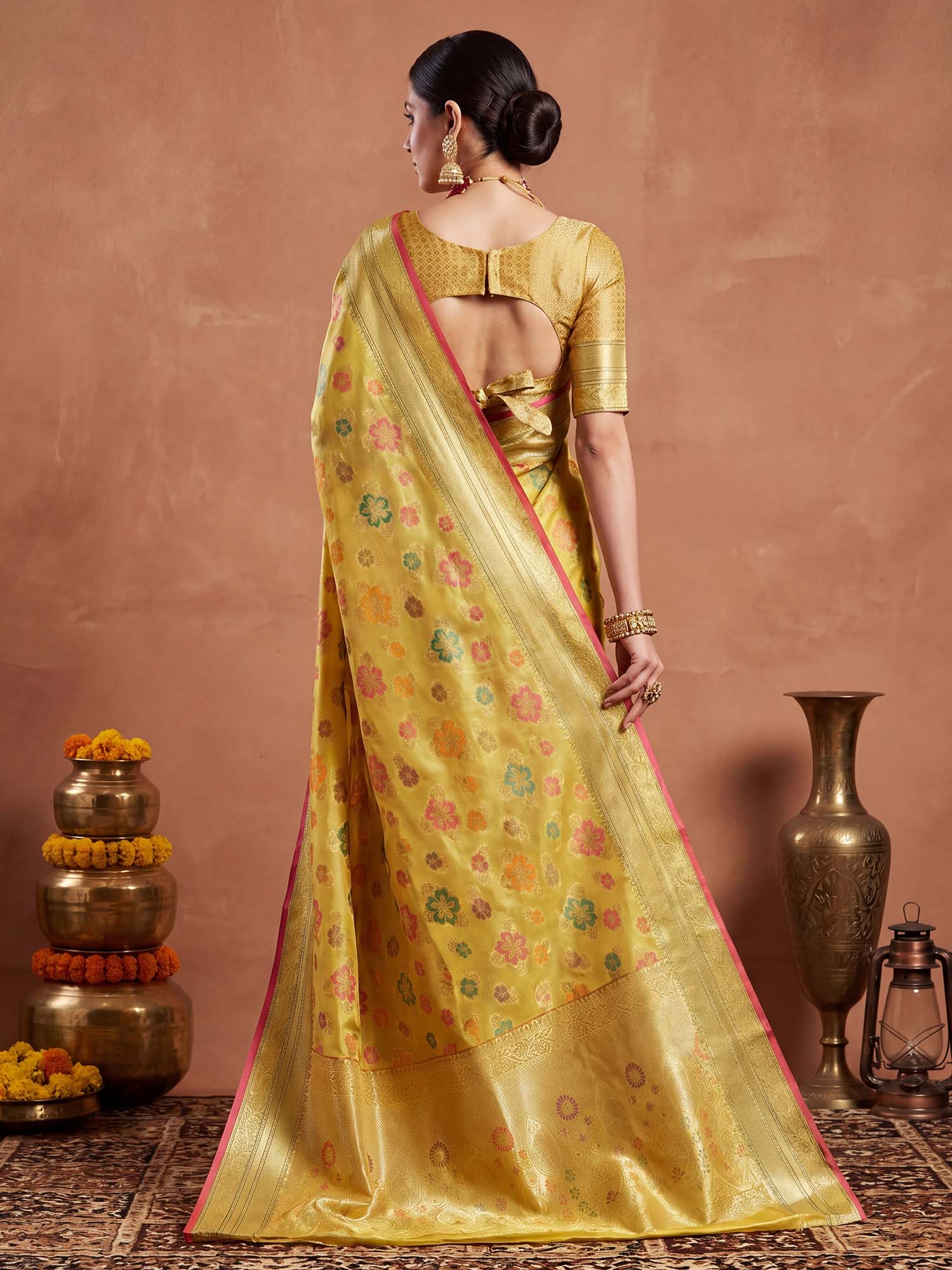 Yellow Organza saree – detail view 1