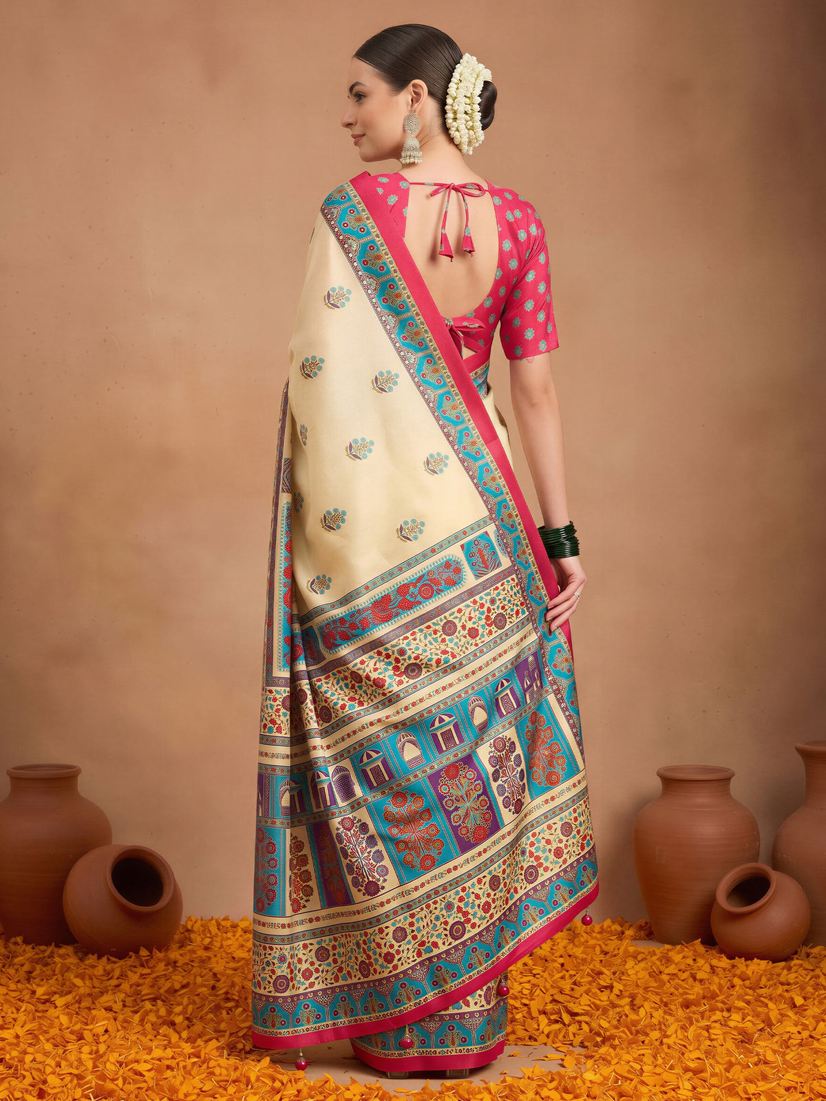 Cream Silk Blend saree – detail view 1