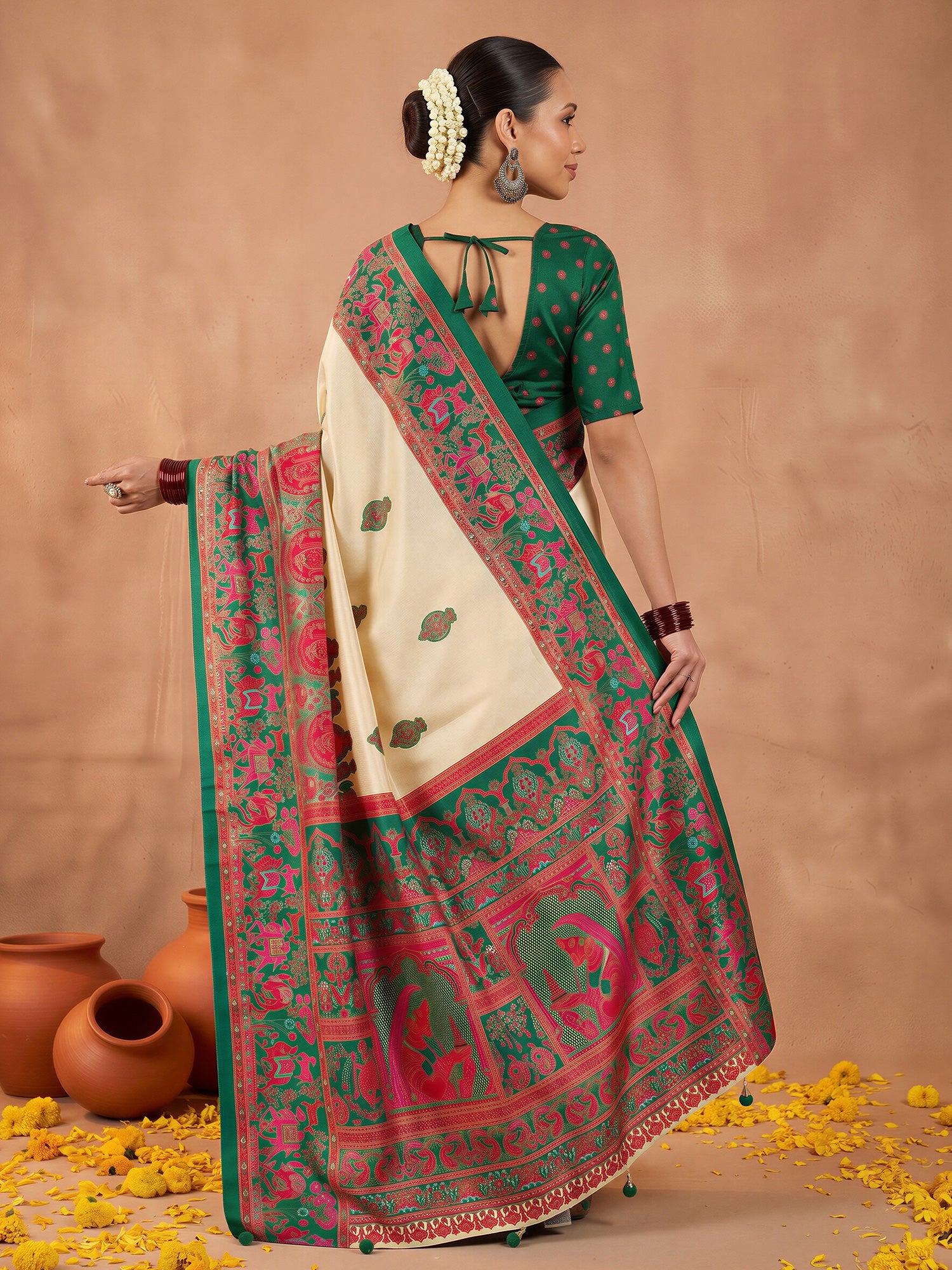 Dark Green Silk Blend saree – detail view 1