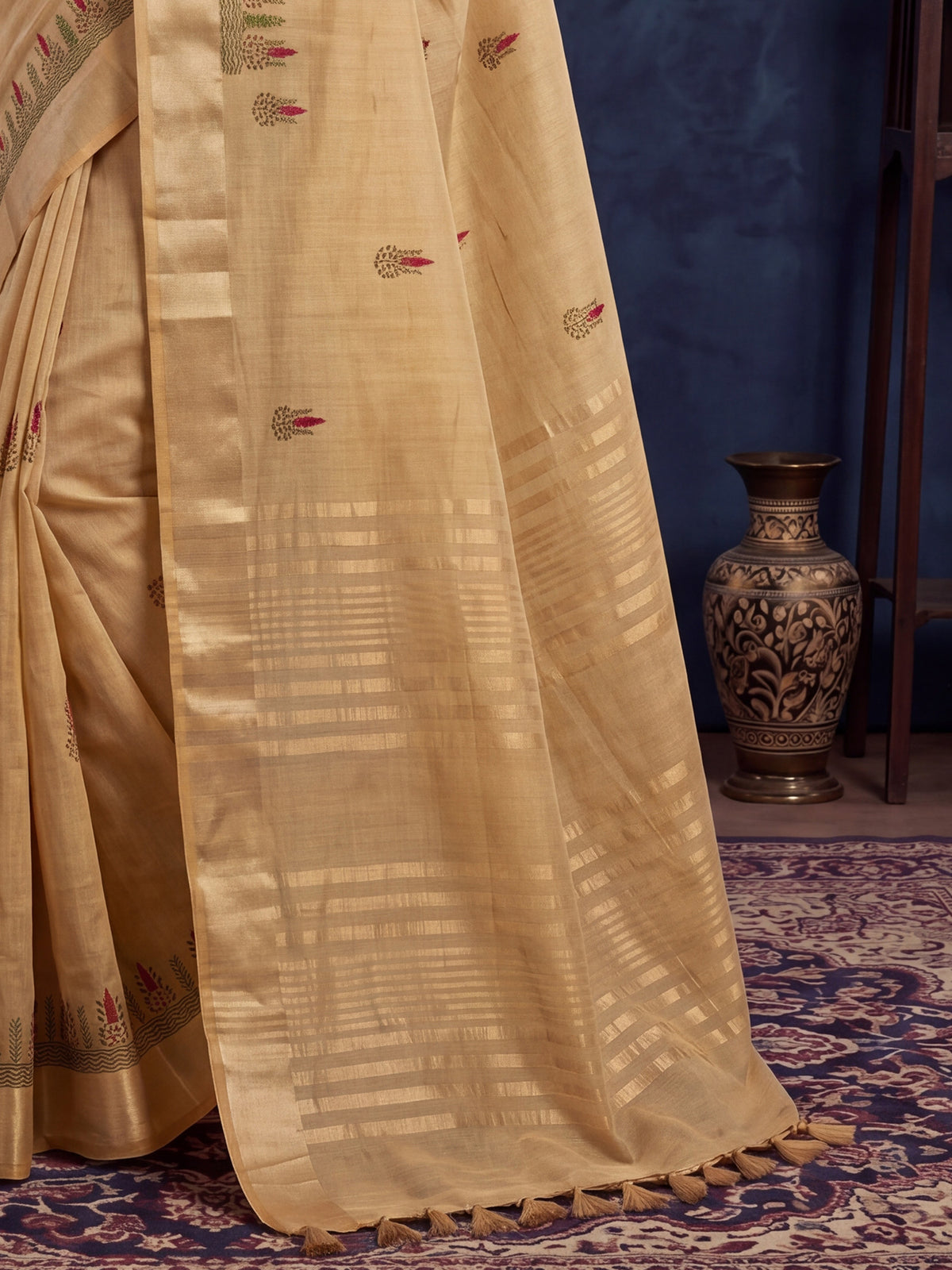 Beige Cotton Linen saree – detail view 5