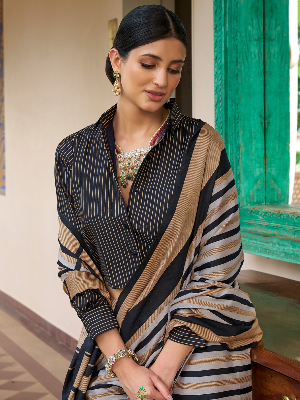 Black crepe saree view 1
