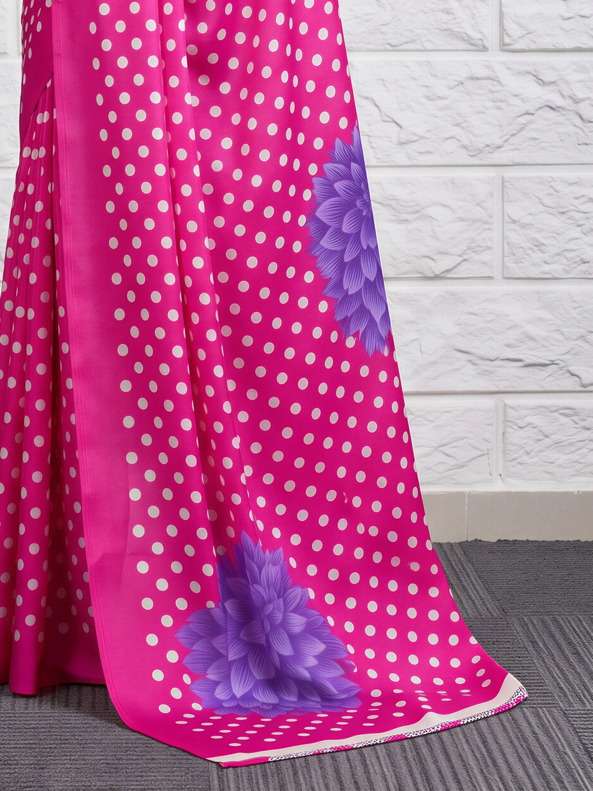Magenta Satin saree – detail view 5