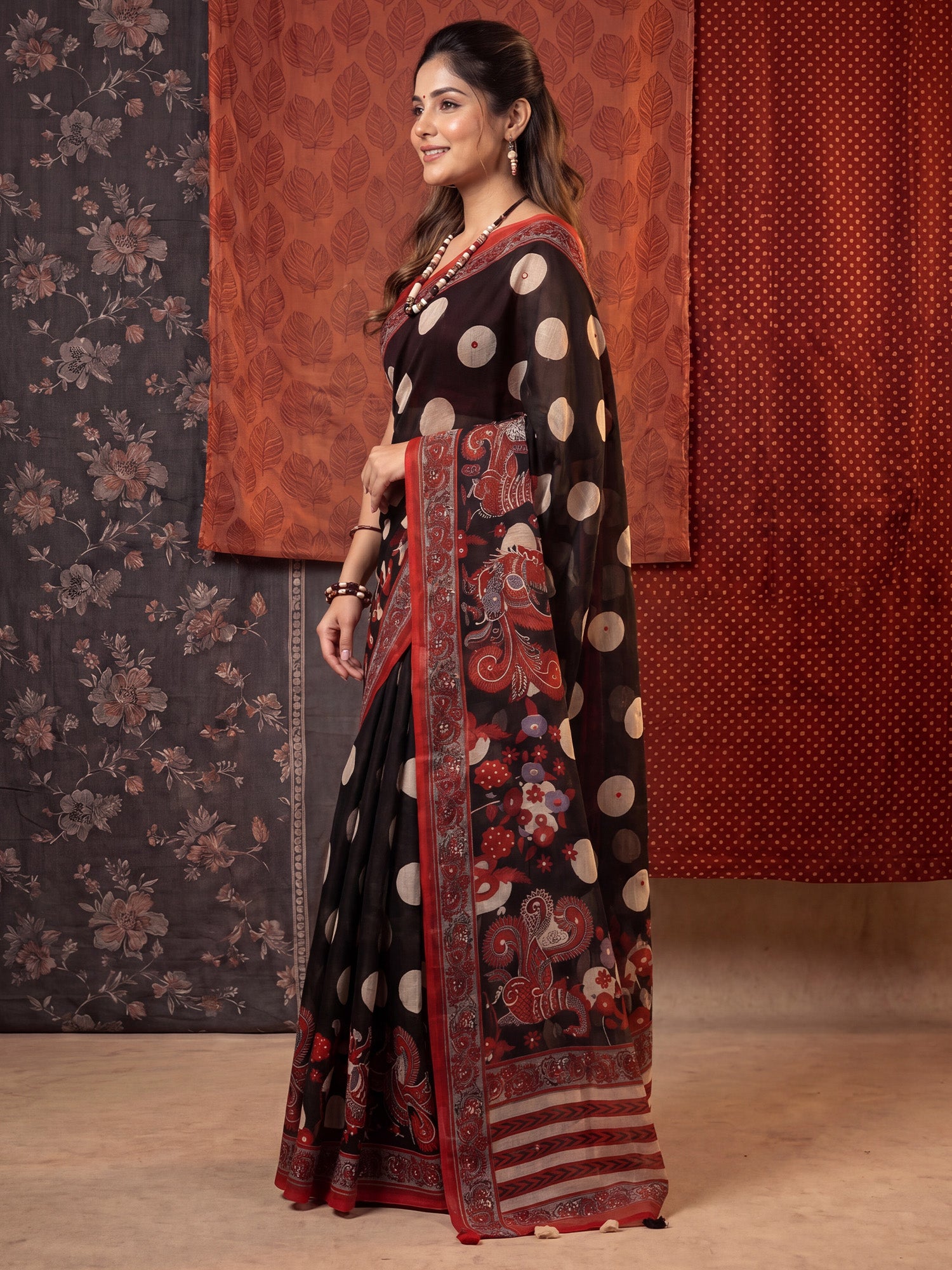 Black Linen saree – detail view 2