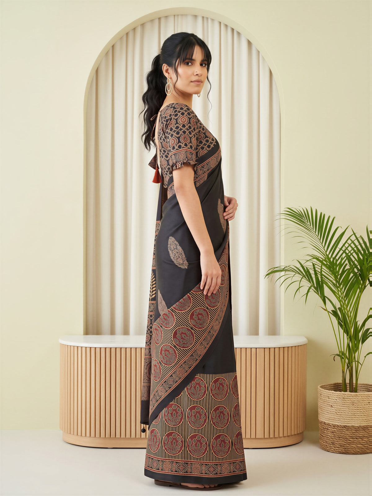 Black Silk Blend saree – detail view 2
