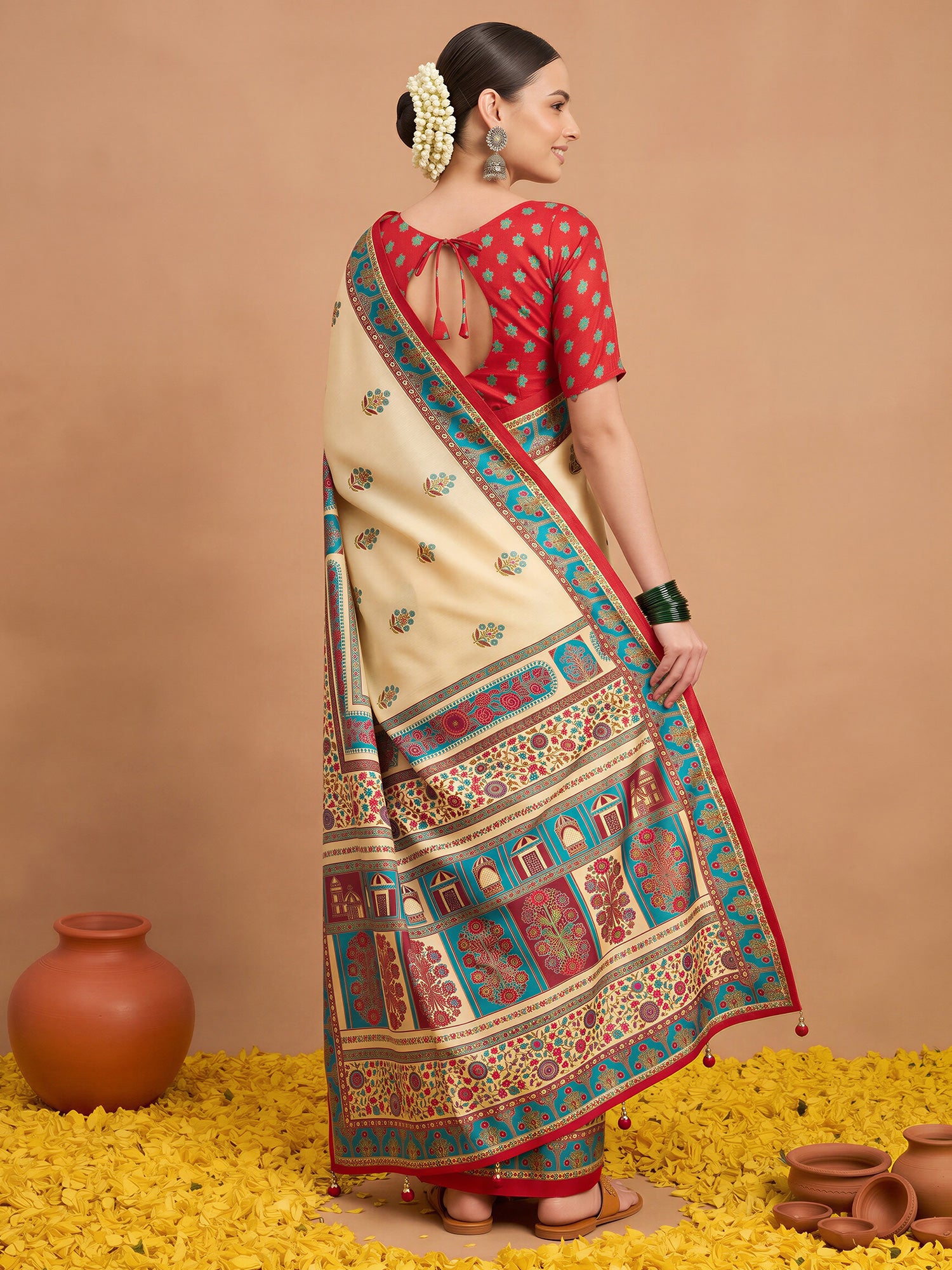 Cream Silk Blend saree – detail view 1