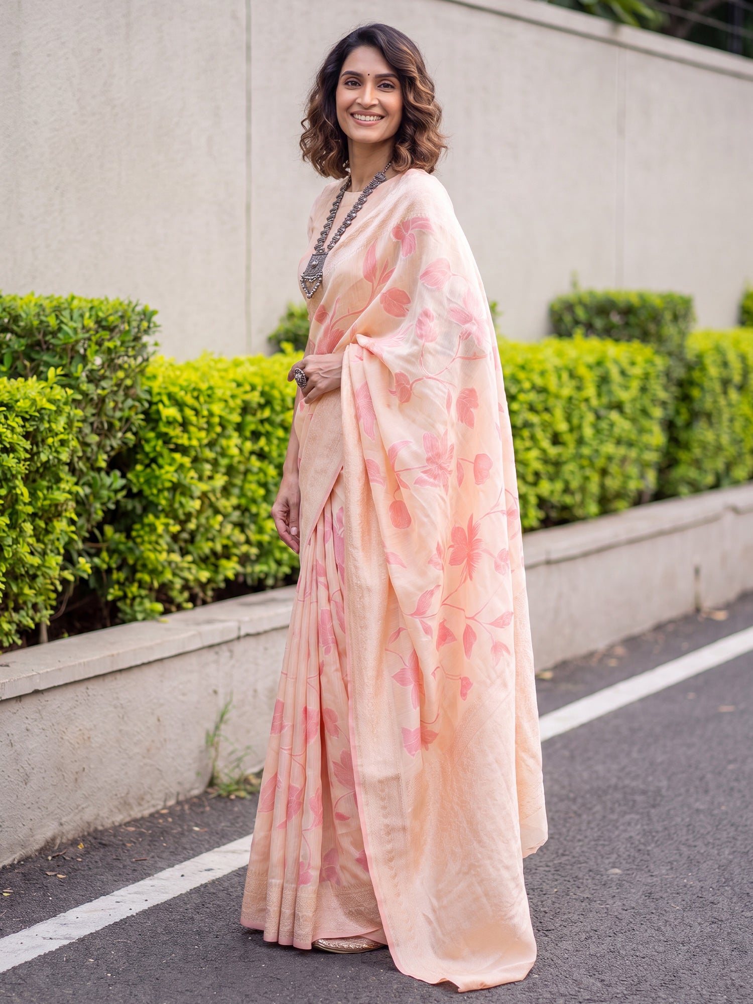 Cream Linen saree – detail view 2