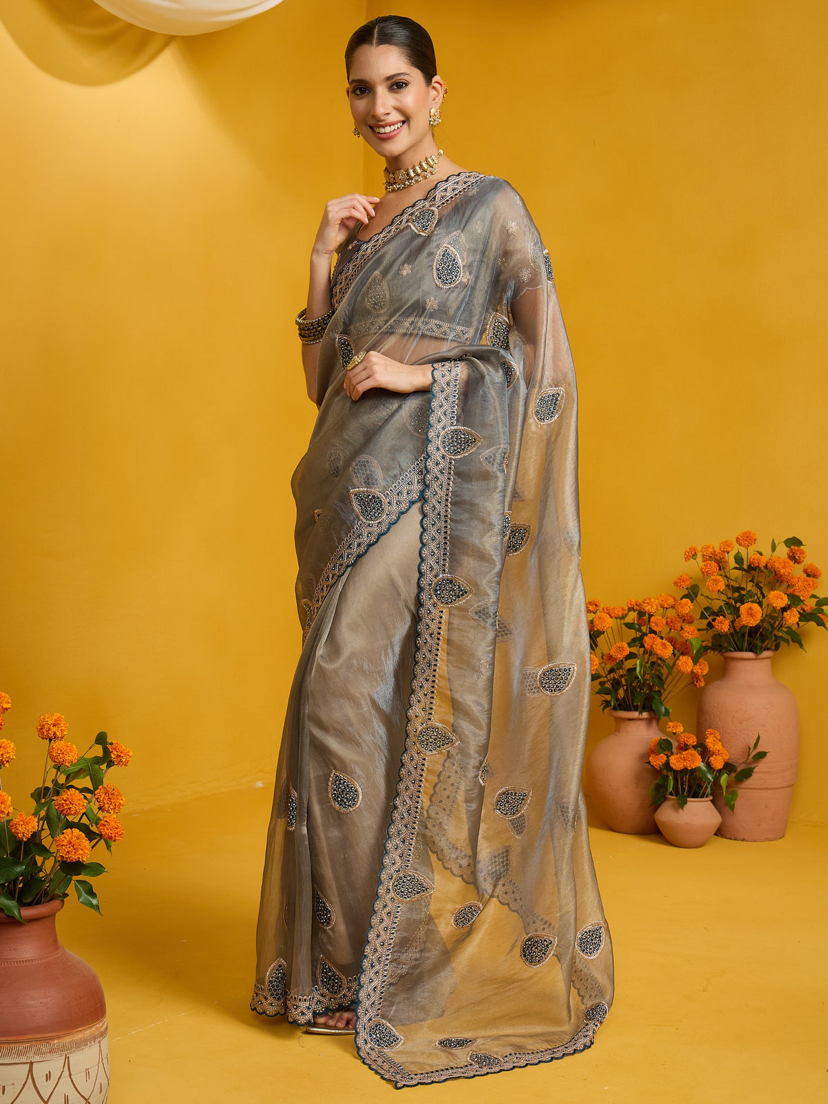 Grey Organza saree – detail view 1