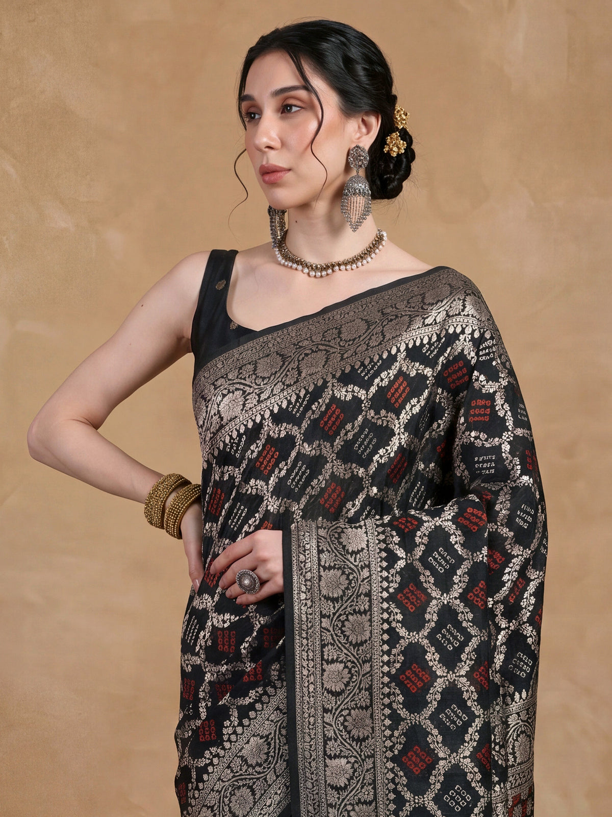 Black Dola Silk saree – detail view 3