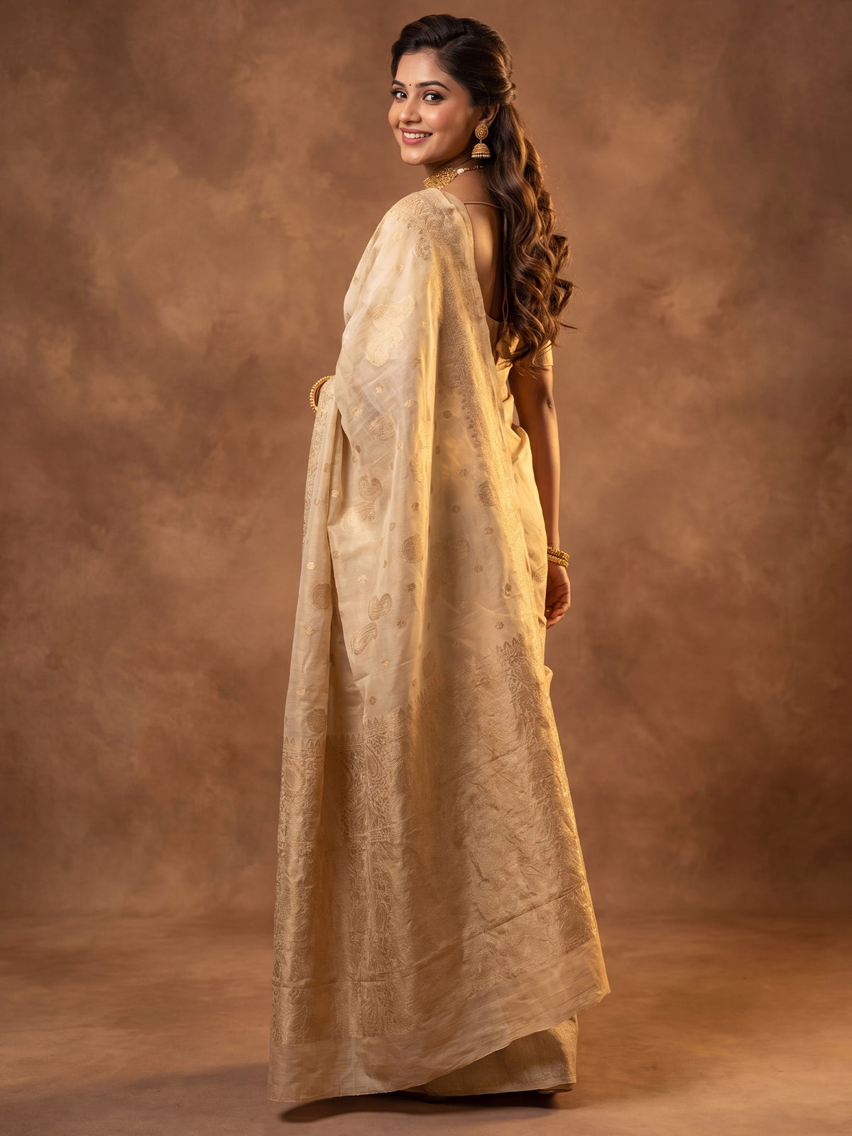 Cream Silk Blend saree – detail view 1