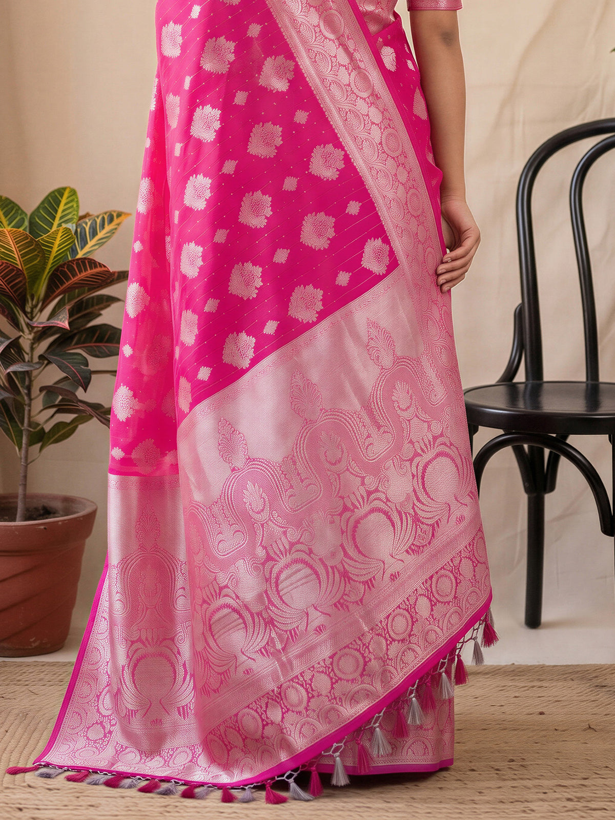 Pink Georgette saree – detail view 5