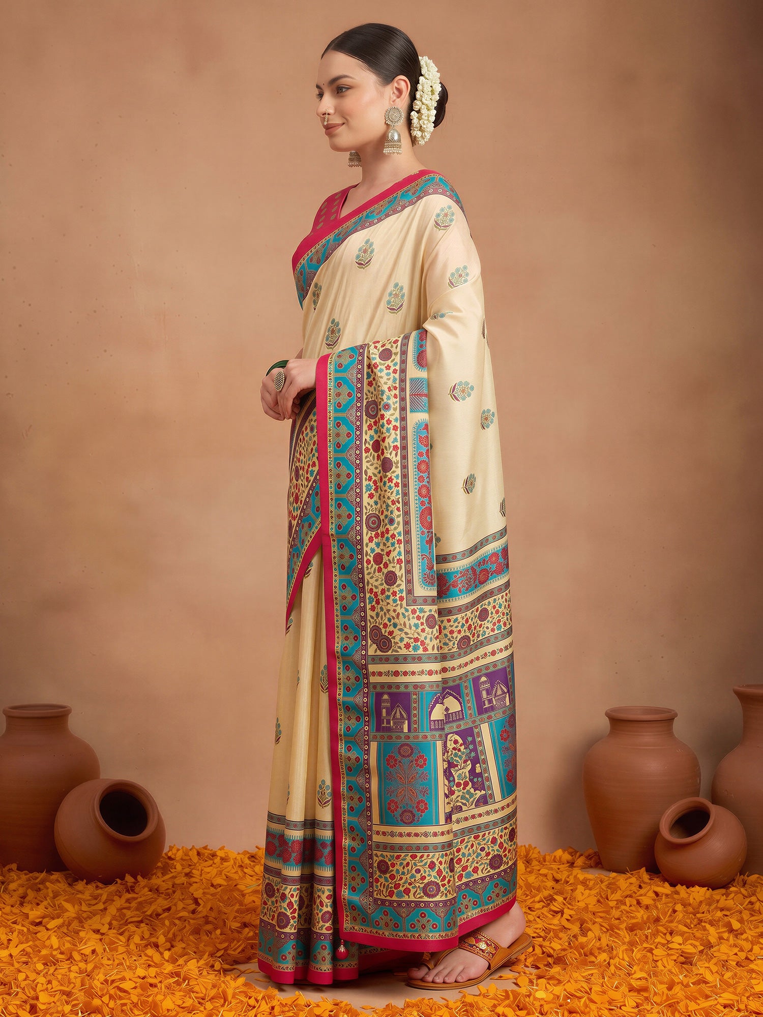 Cream Silk Blend saree – detail view 2