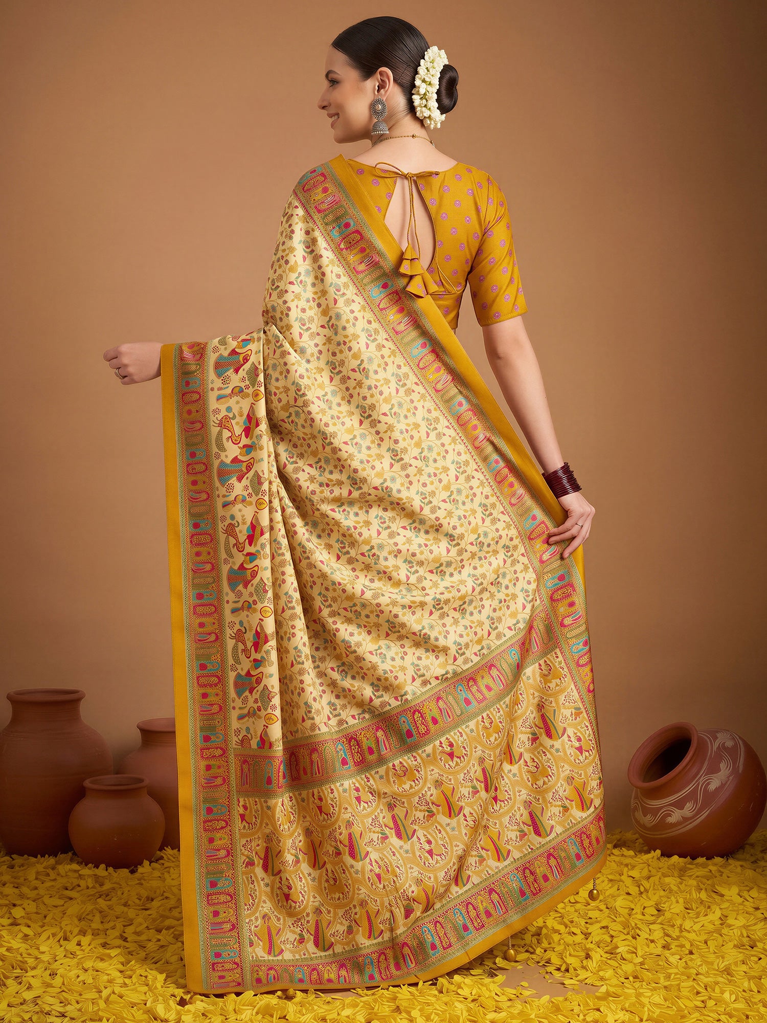 Cream Silk Blend saree – detail view 1