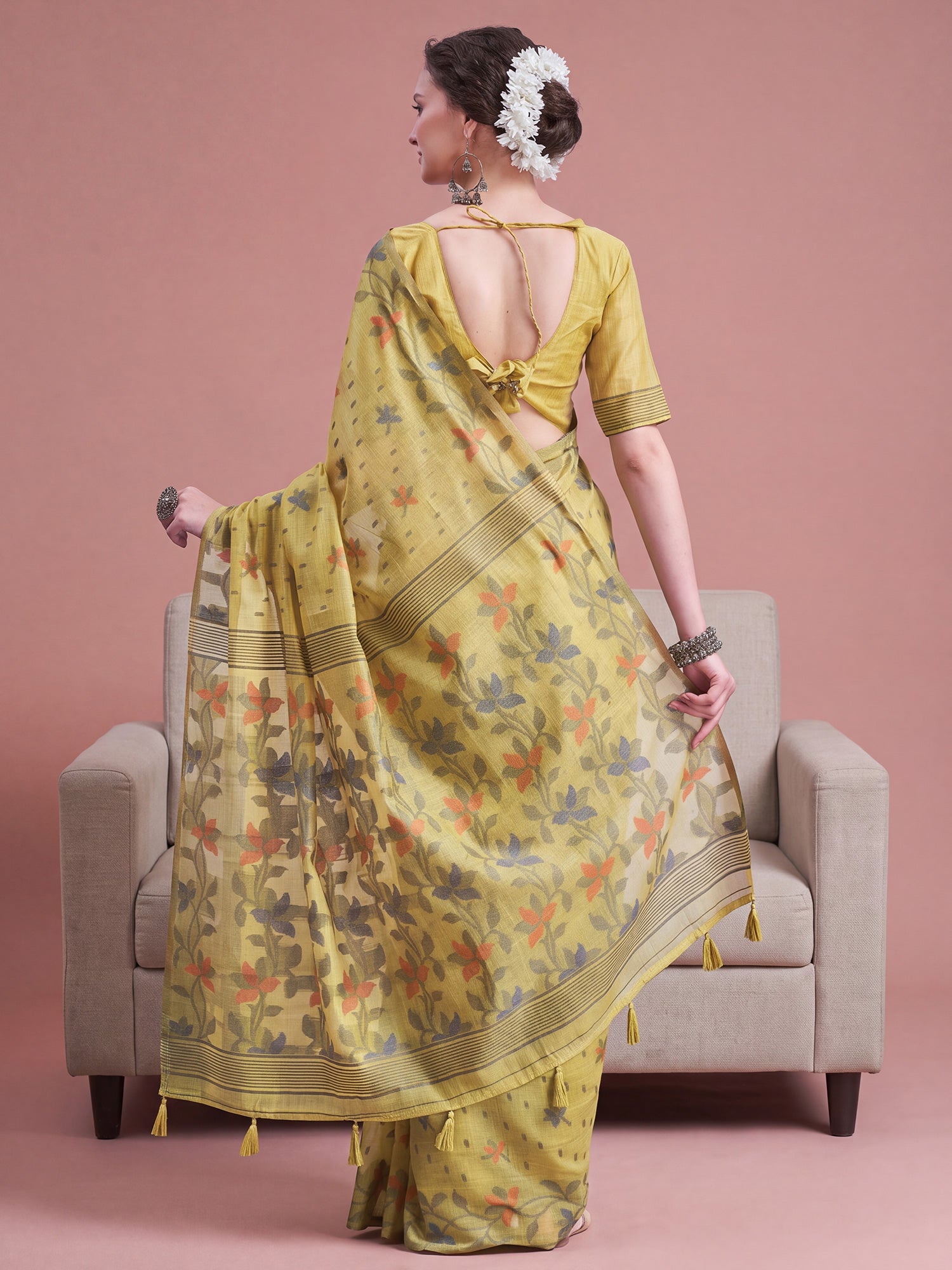 Yellow Linen saree – detail view 1
