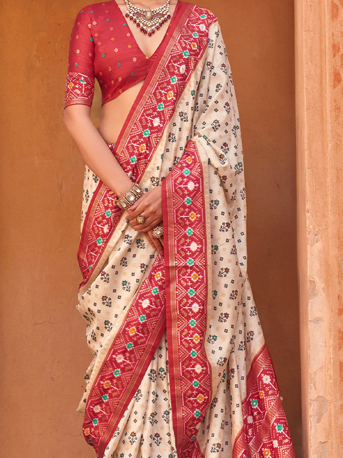 Cream Silk Blend saree – detail view 3
