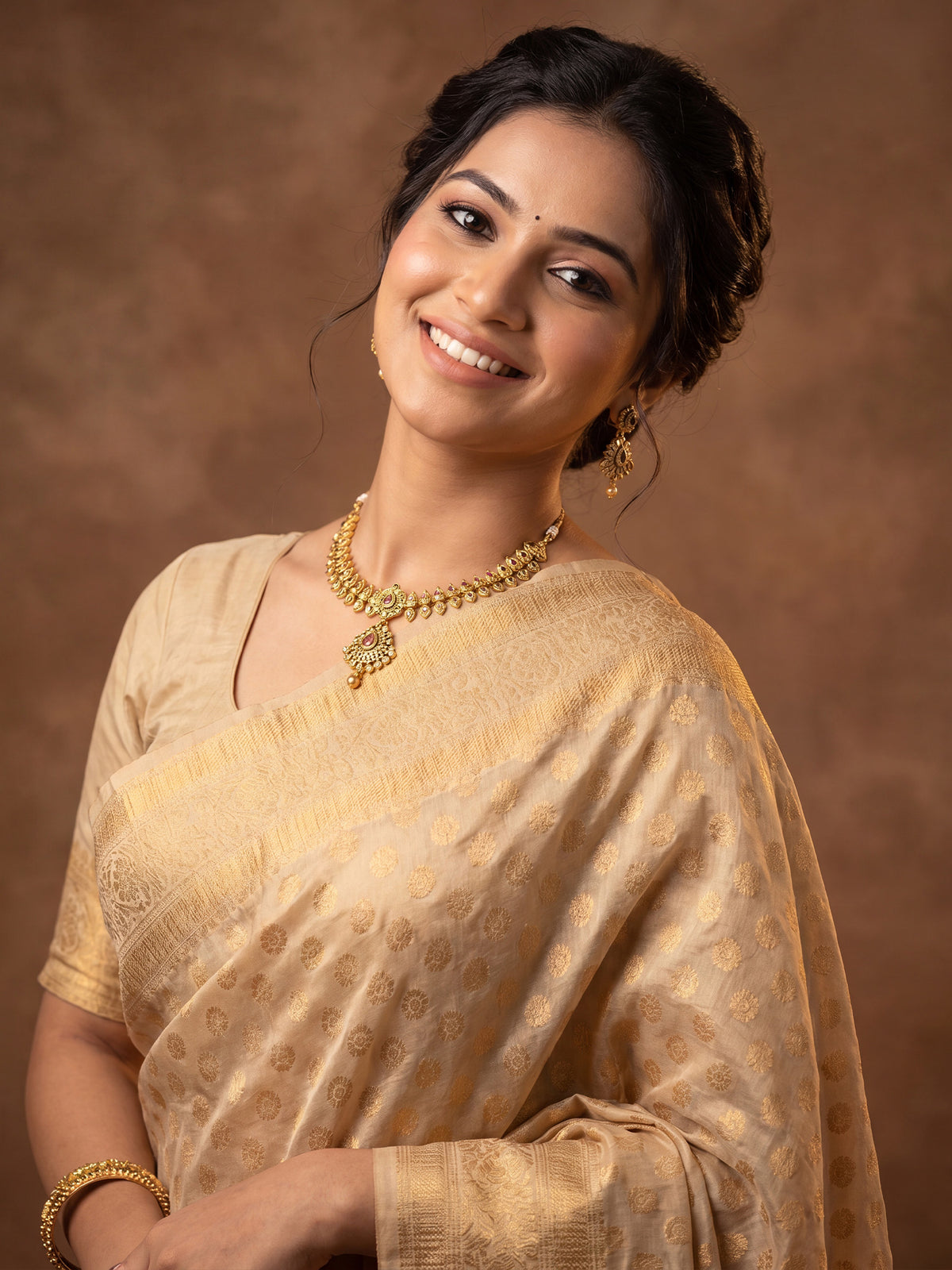 Cream Silk Blend saree – detail view 4