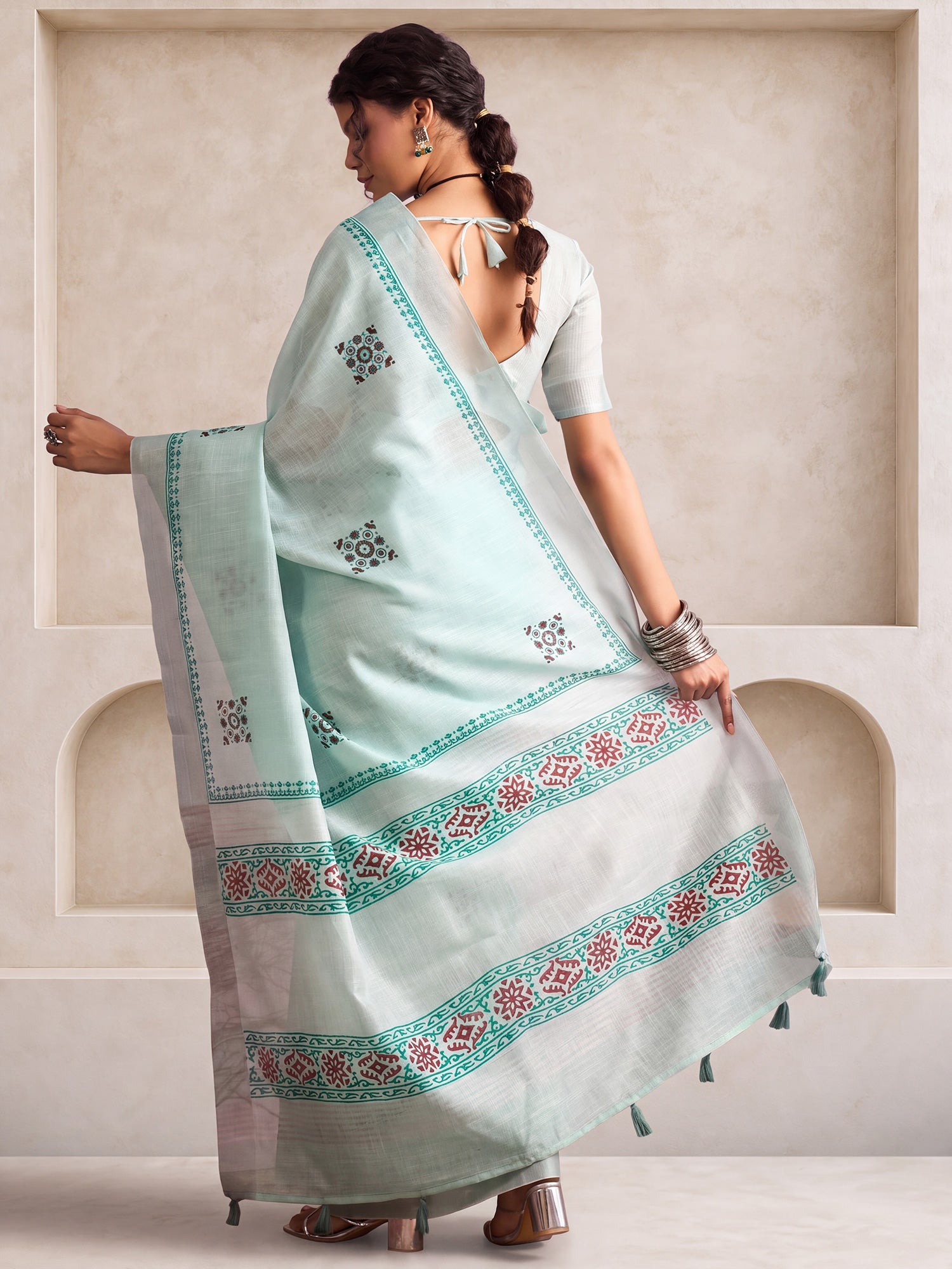 Mint Green Linen saree – detail view 1