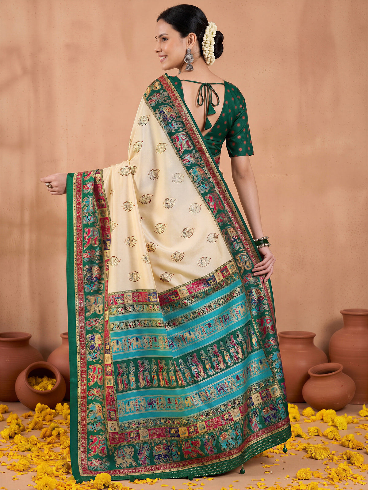 Cream Silk Blend saree – detail view 1