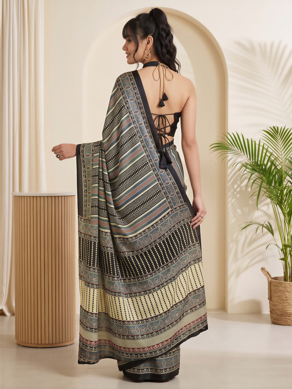 Grey Satin saree – detail view 1