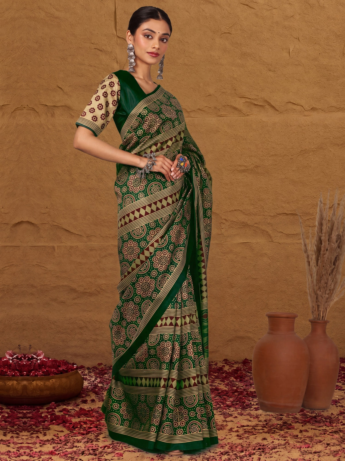 Green Silk Blend saree – detail view 1