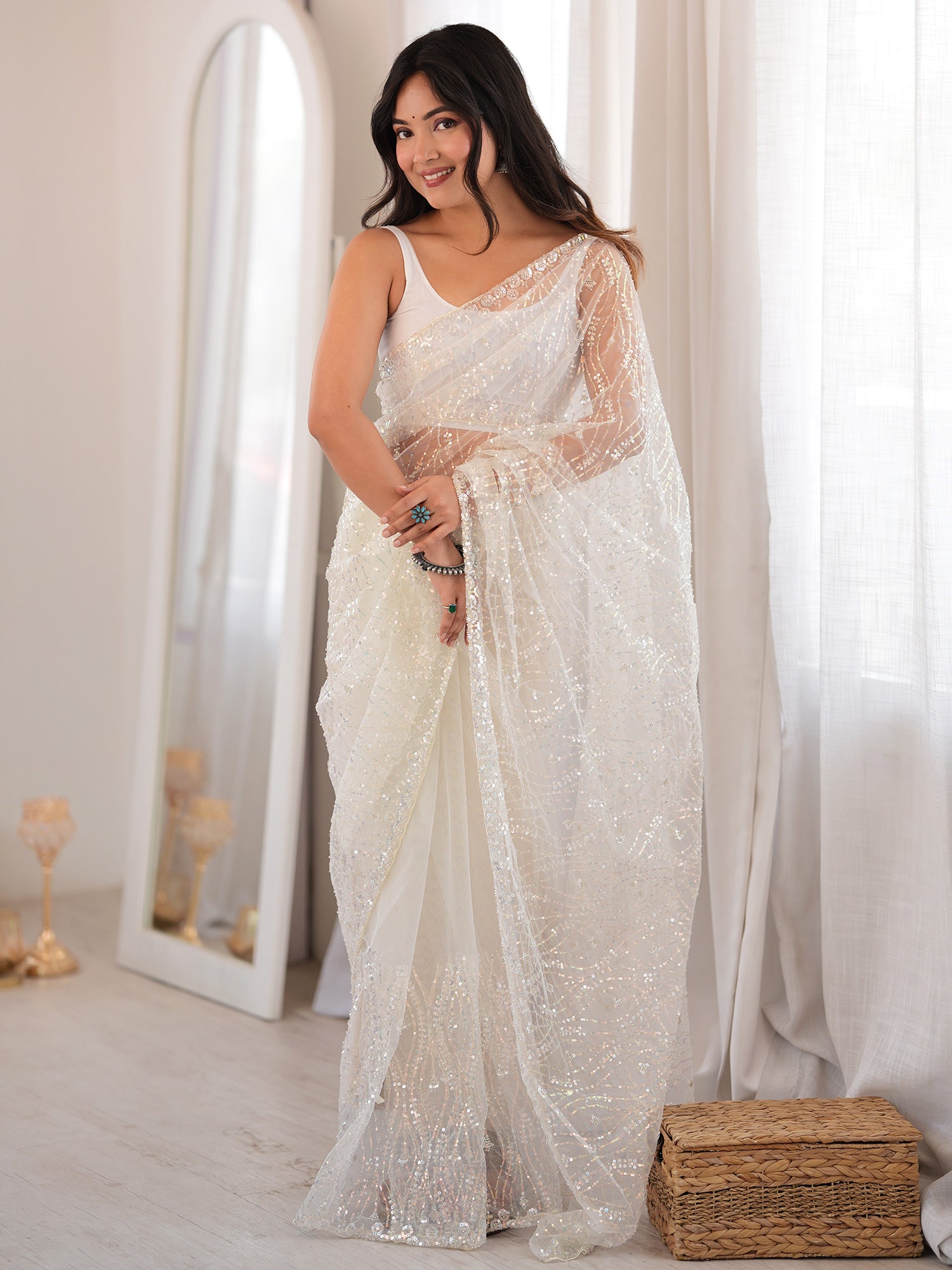 White Net saree – detail view 2
