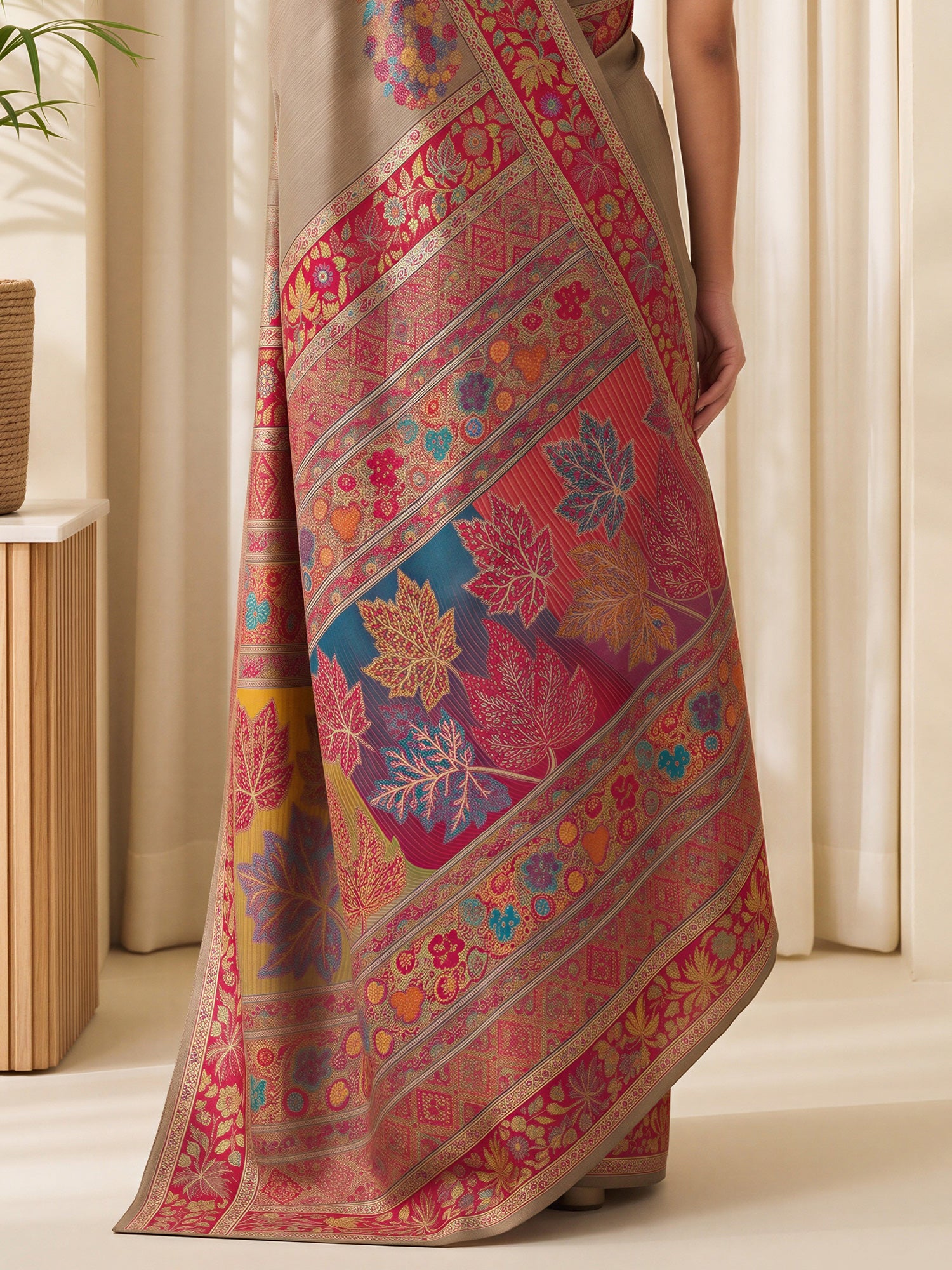 Beige Pashmina Silk saree – detail view 5