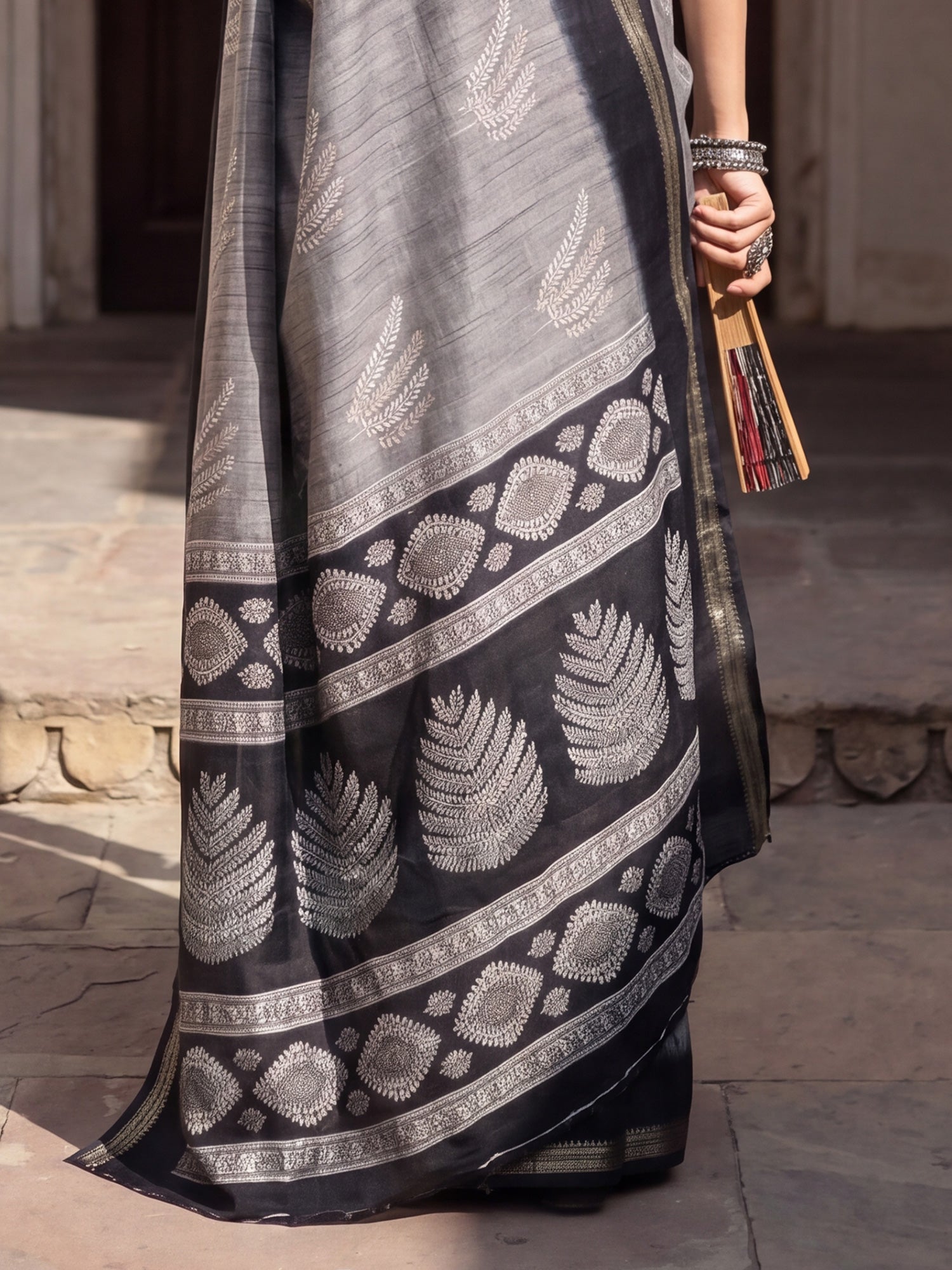 Grey Tussar Silk saree – detail view 5