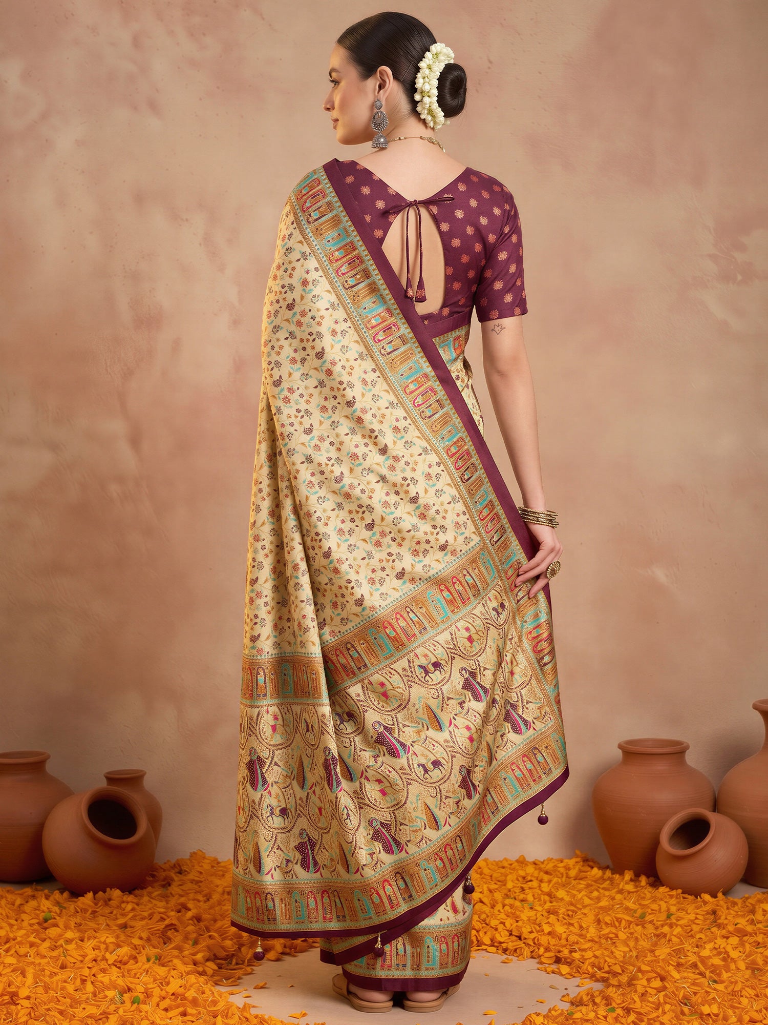 Cream Silk Blend saree – detail view 1