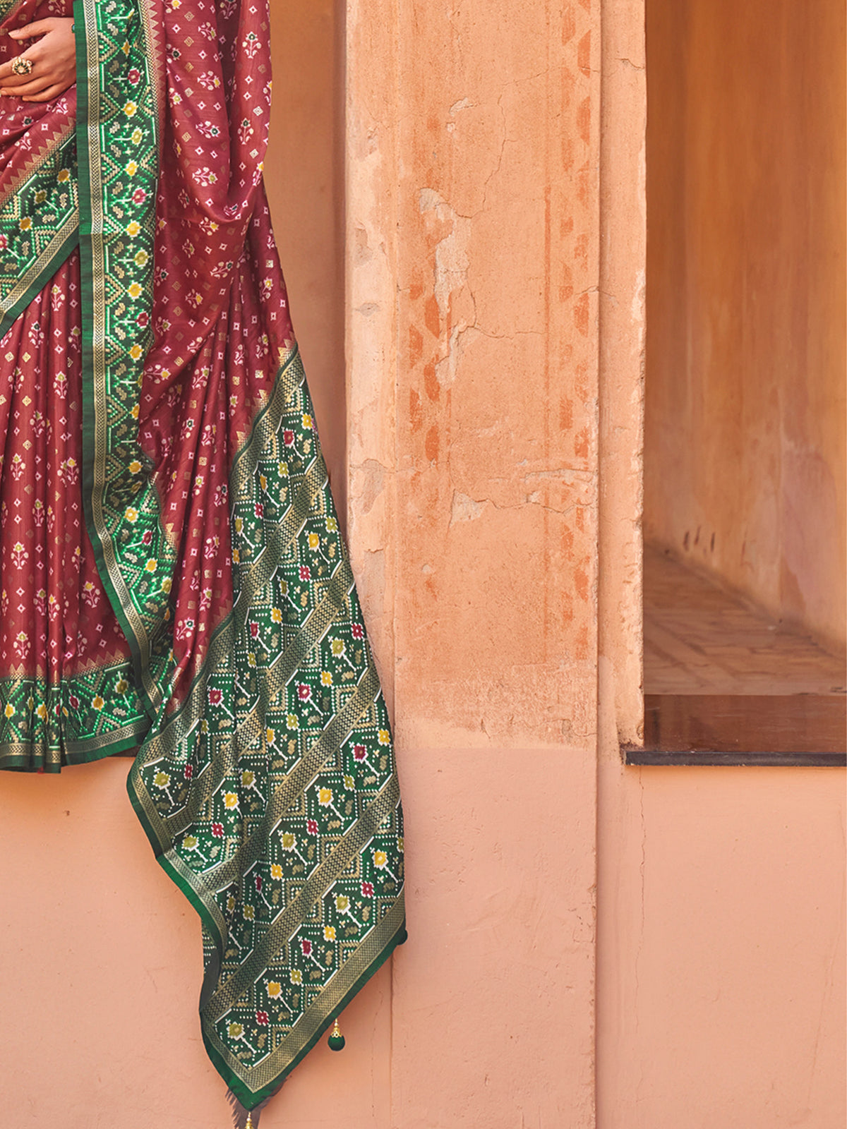 Burgundy Silk Blend saree – detail view 4