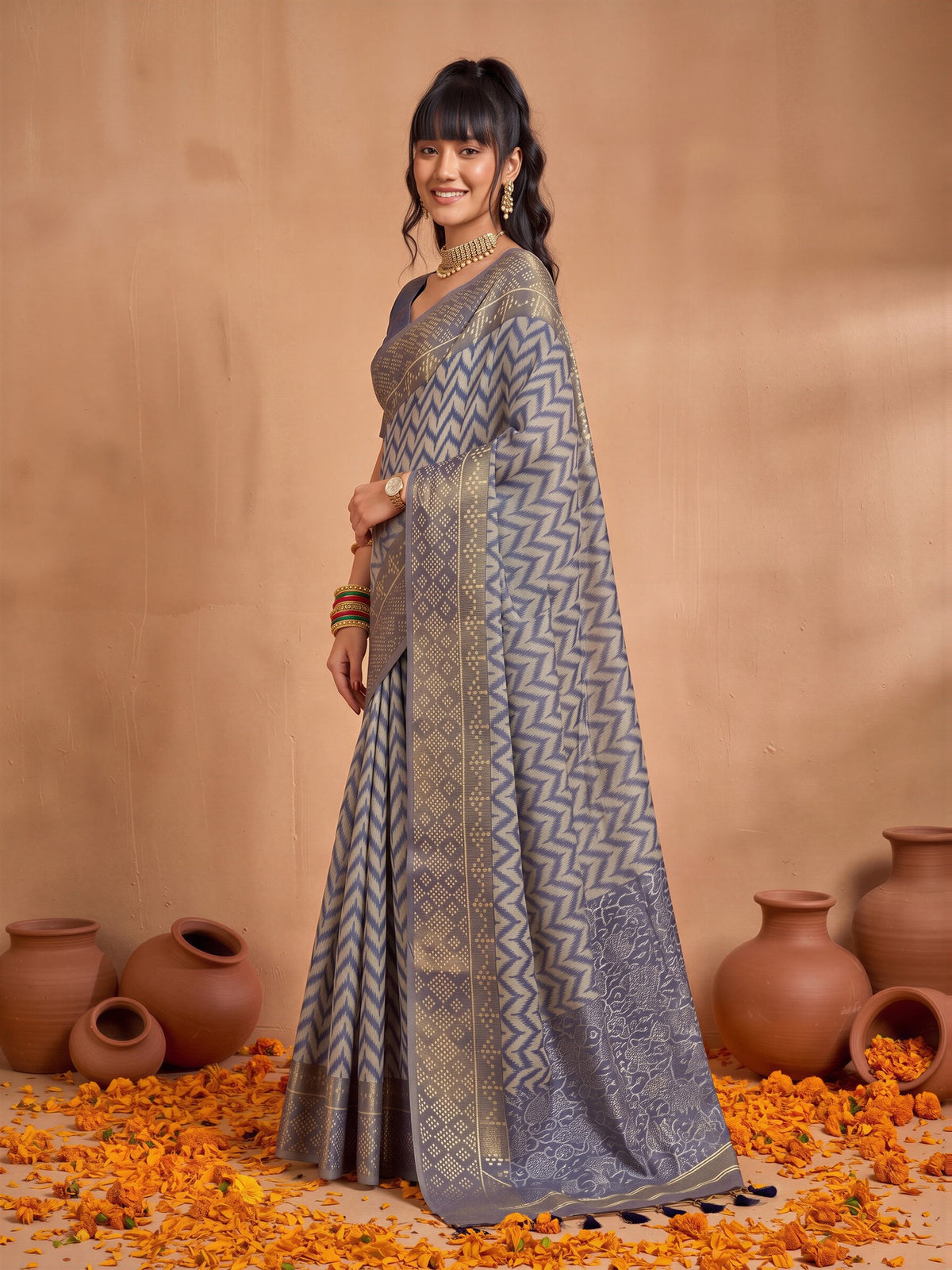 Blue Viscose saree – detail view 2