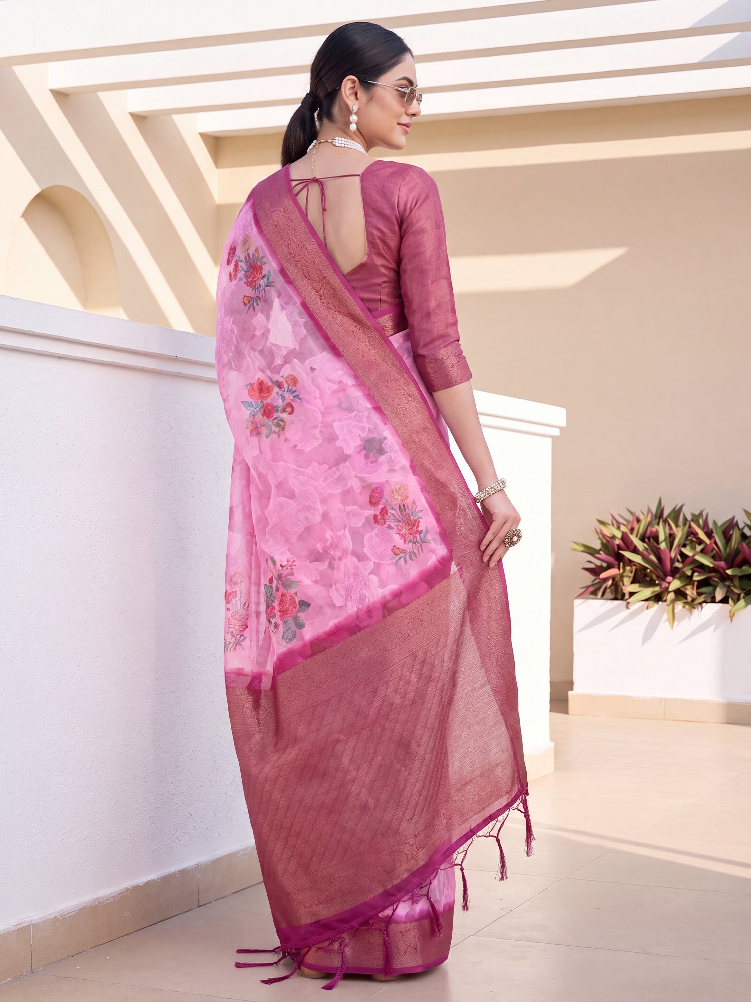 Pink Organza saree – detail view 1